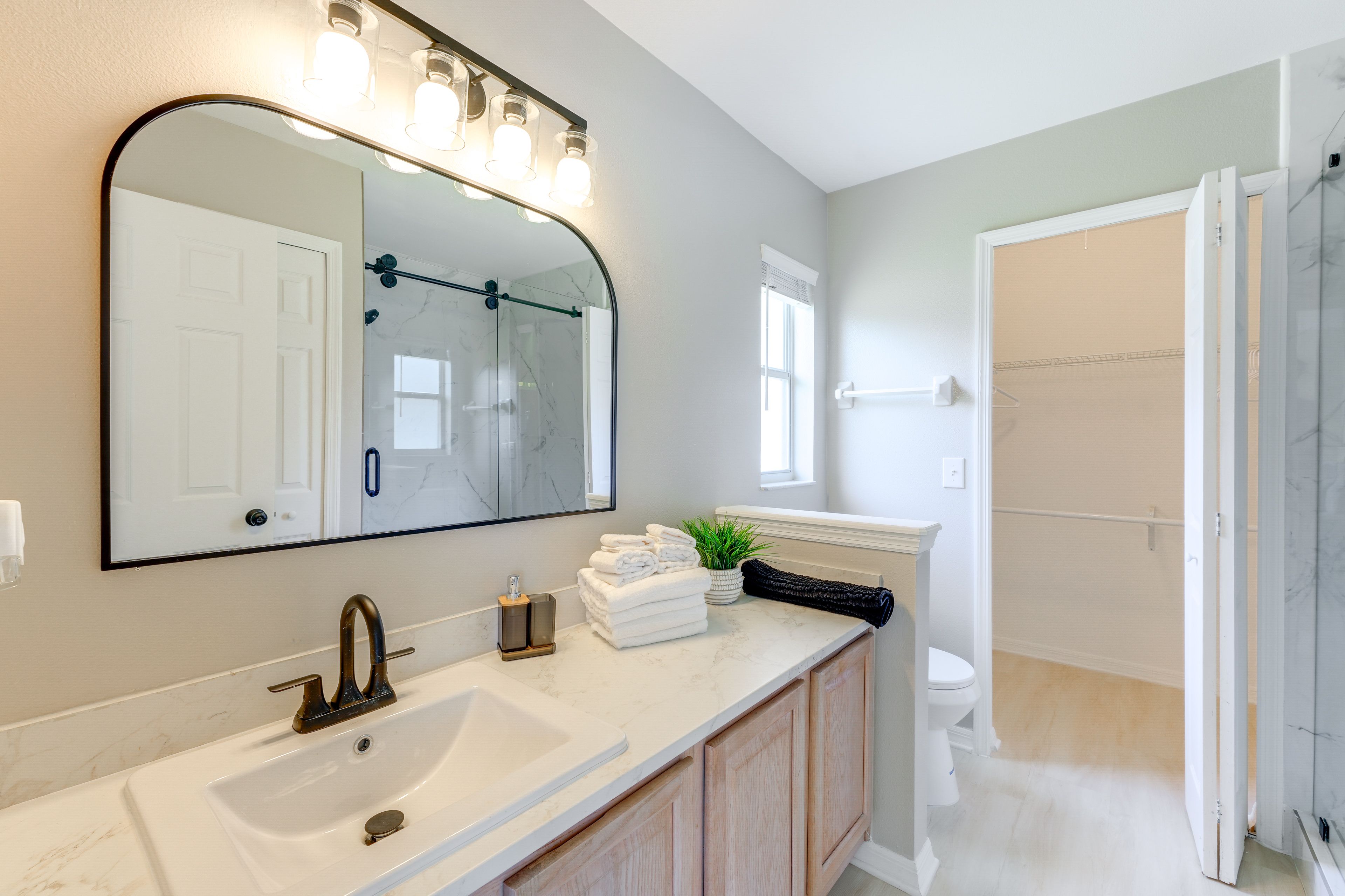 Full Bathroom | Complimentary Toiletries | Towels Provided