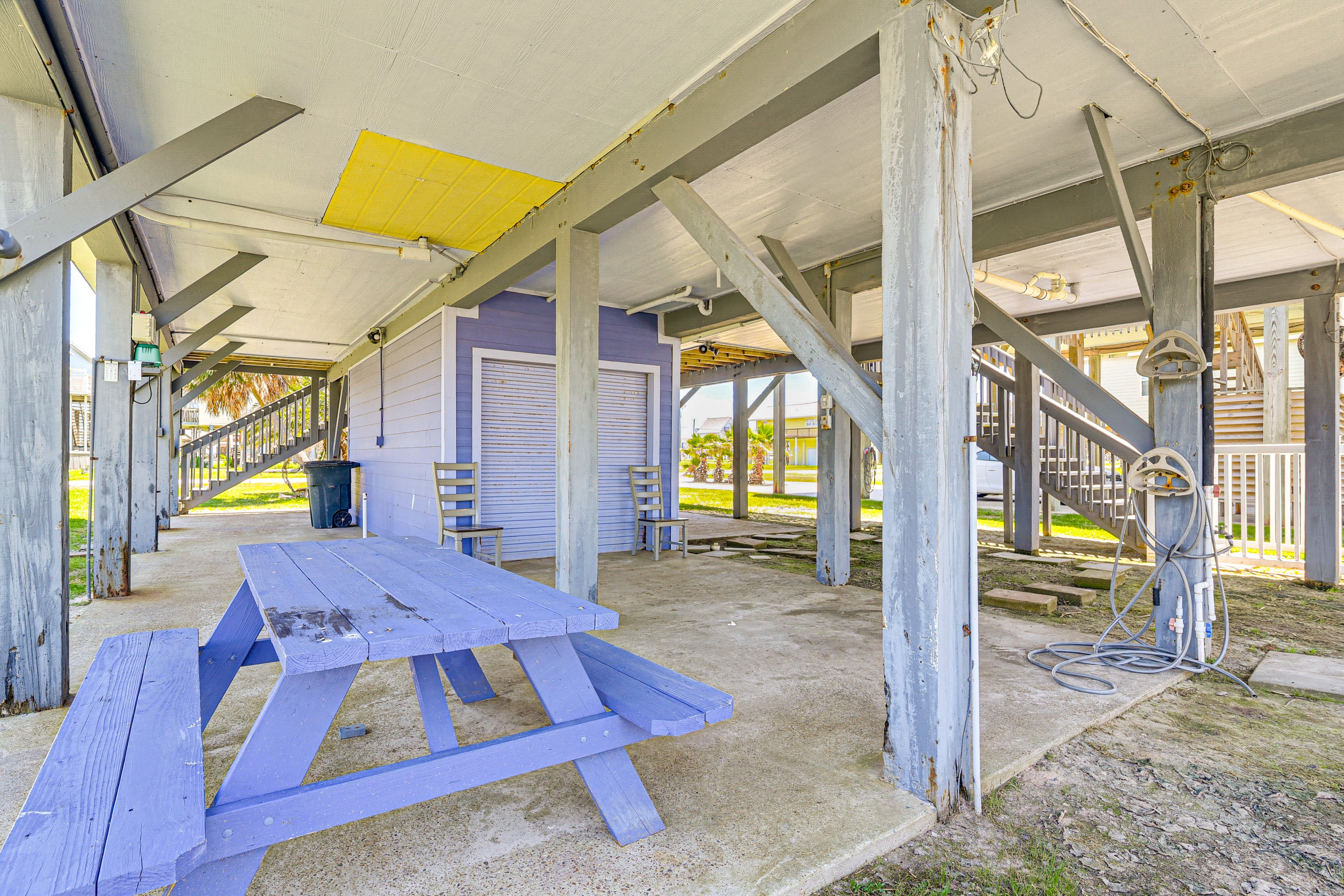 Covered Patio | Picnic Table