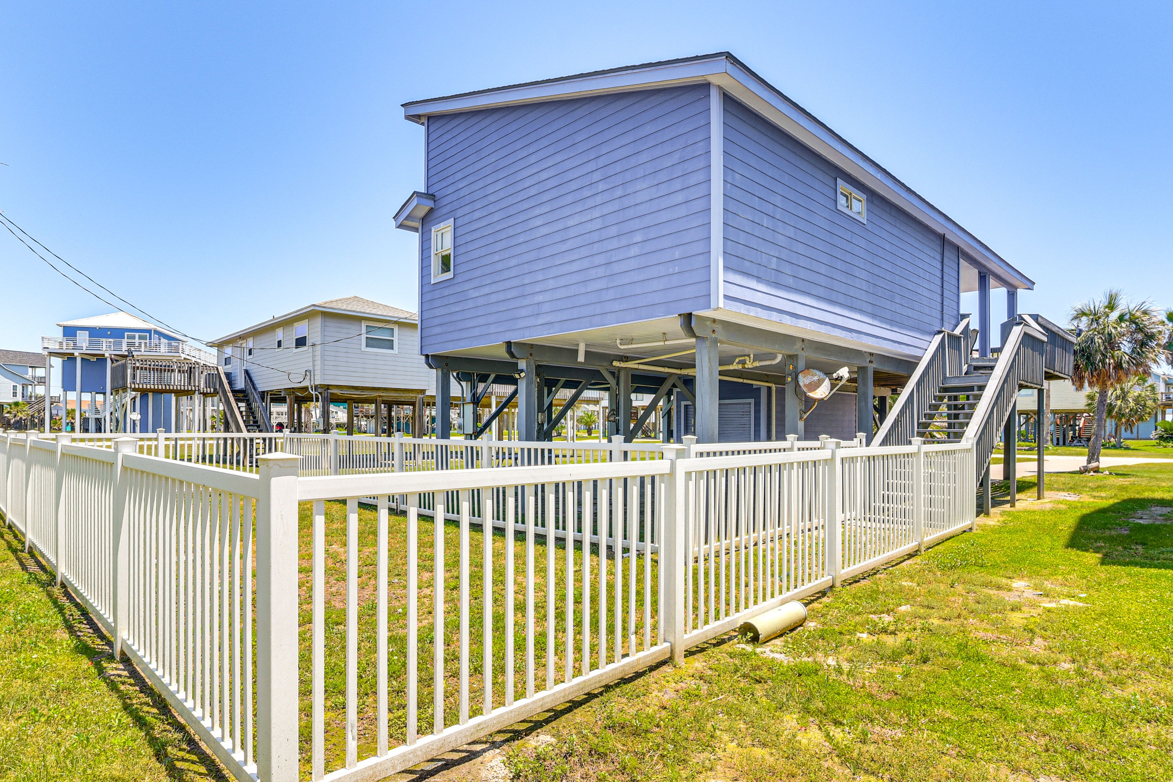 Fenced Yard Space | Dog Run