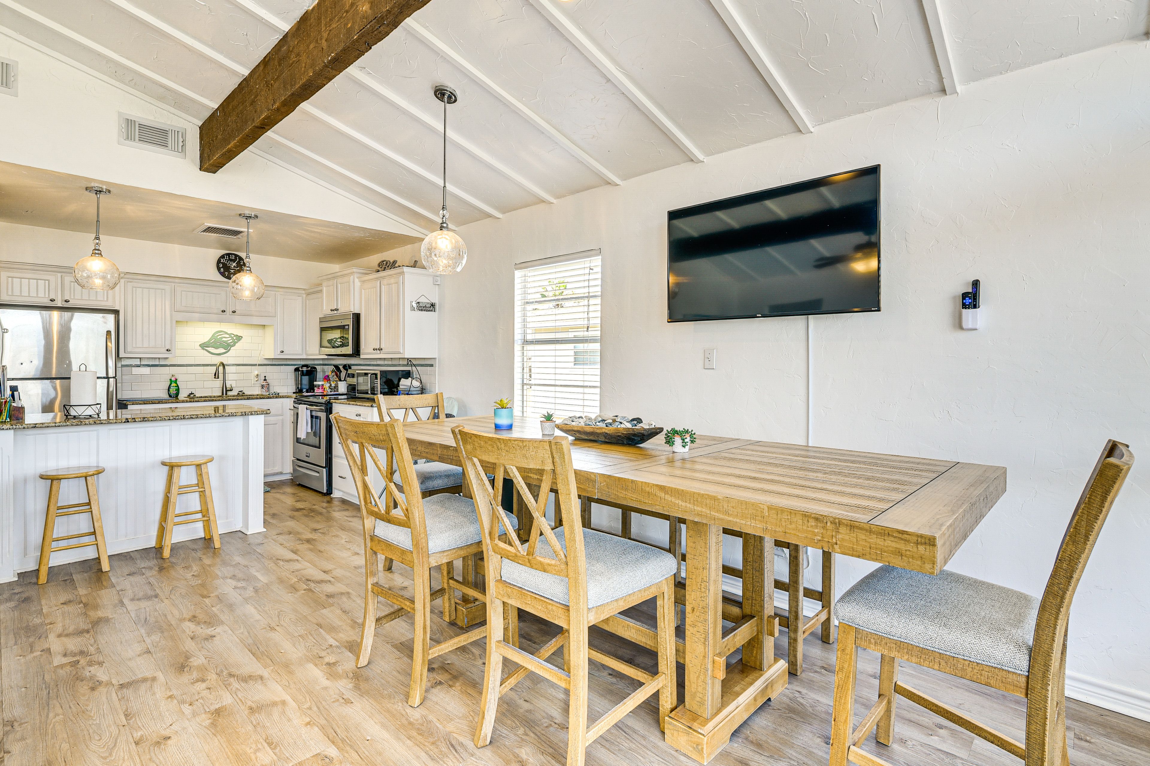 Dining Area | Dishware/Flatware