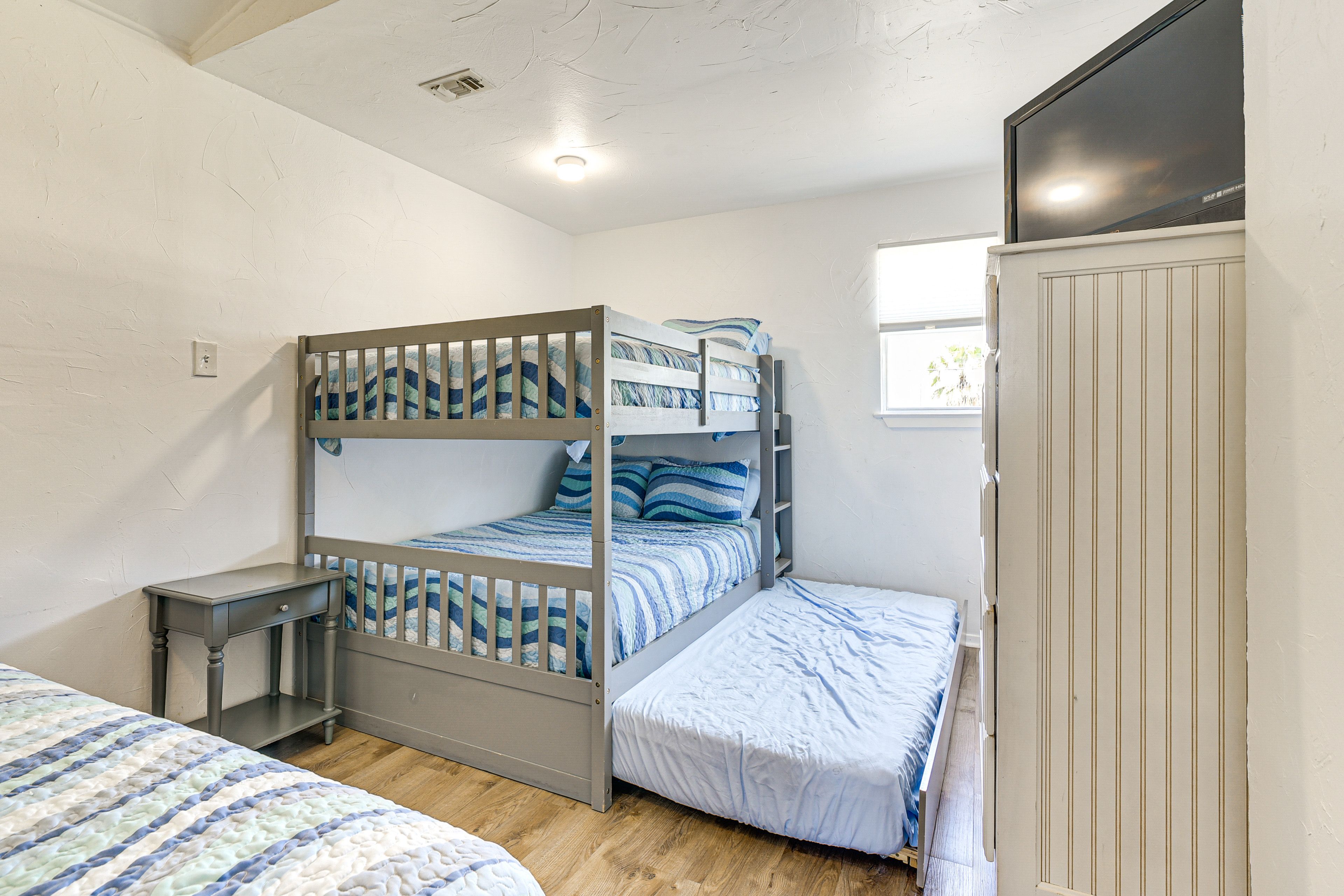 Bedroom 3 | Queen Bed | Full Bunk Bed w/ Twin Trundle