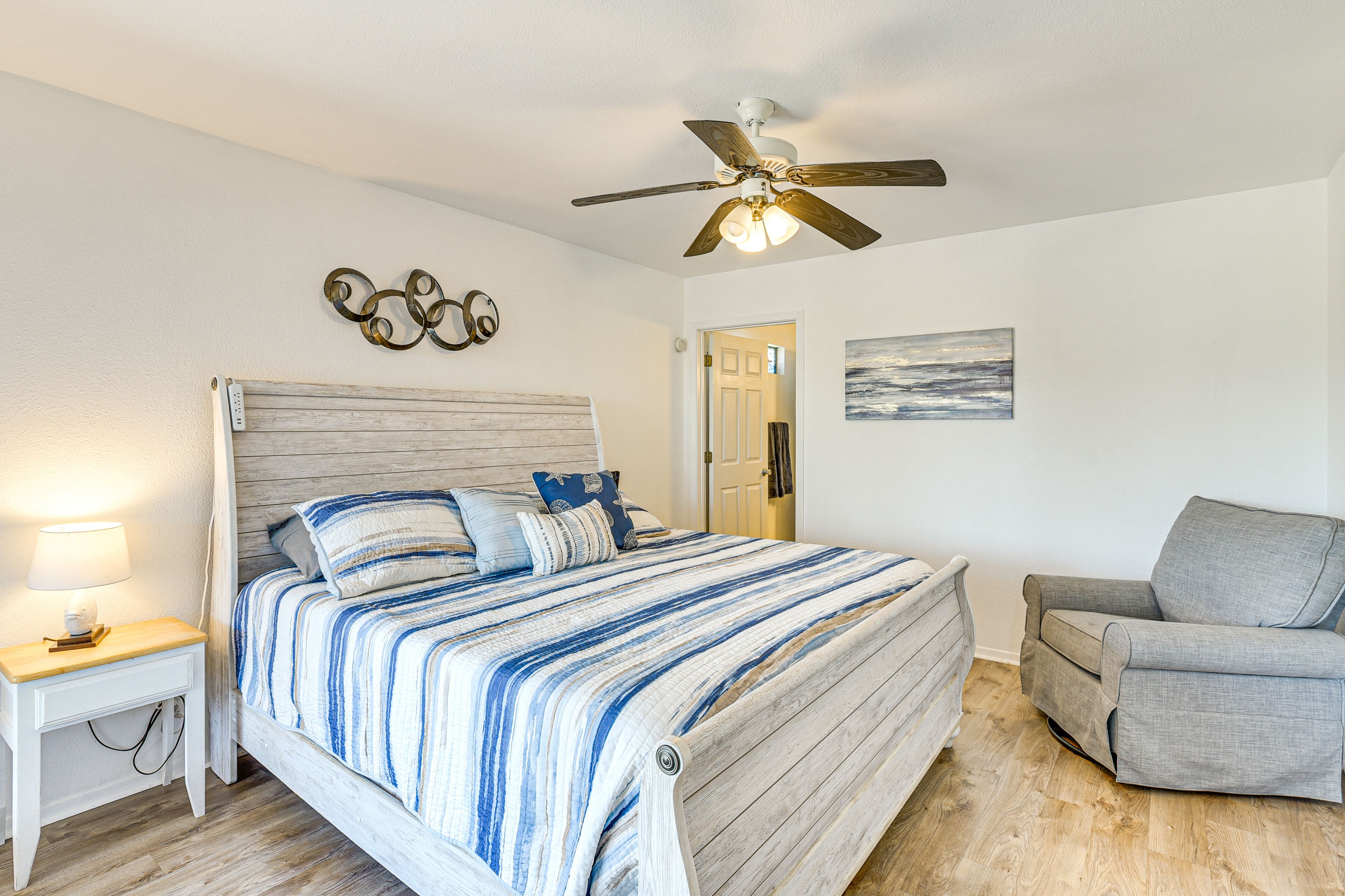 Bedroom 1 | King Bed | Linens Provided | En-Suite Bathroom