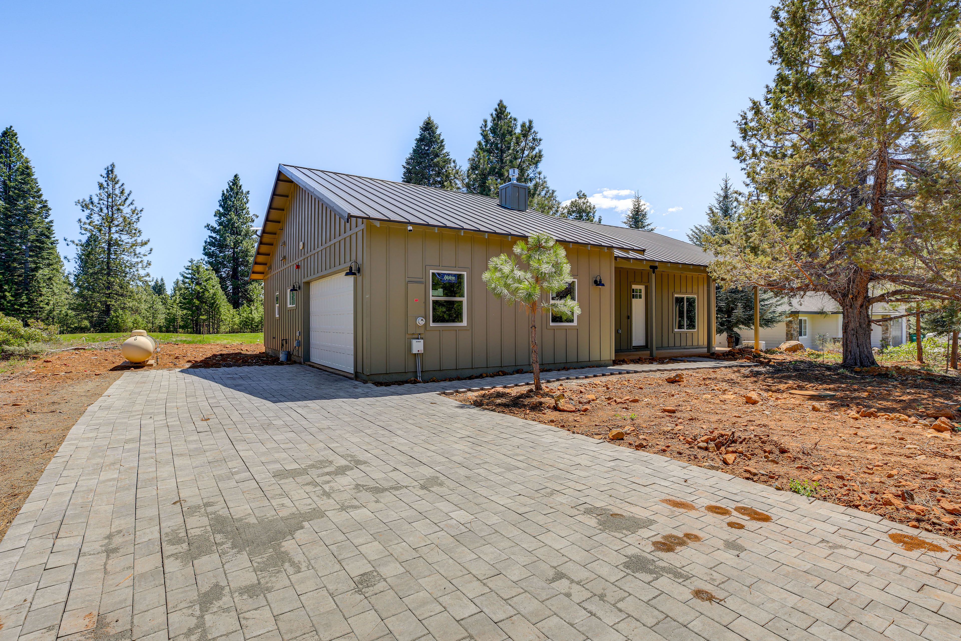 Home Exterior | Single-Story House