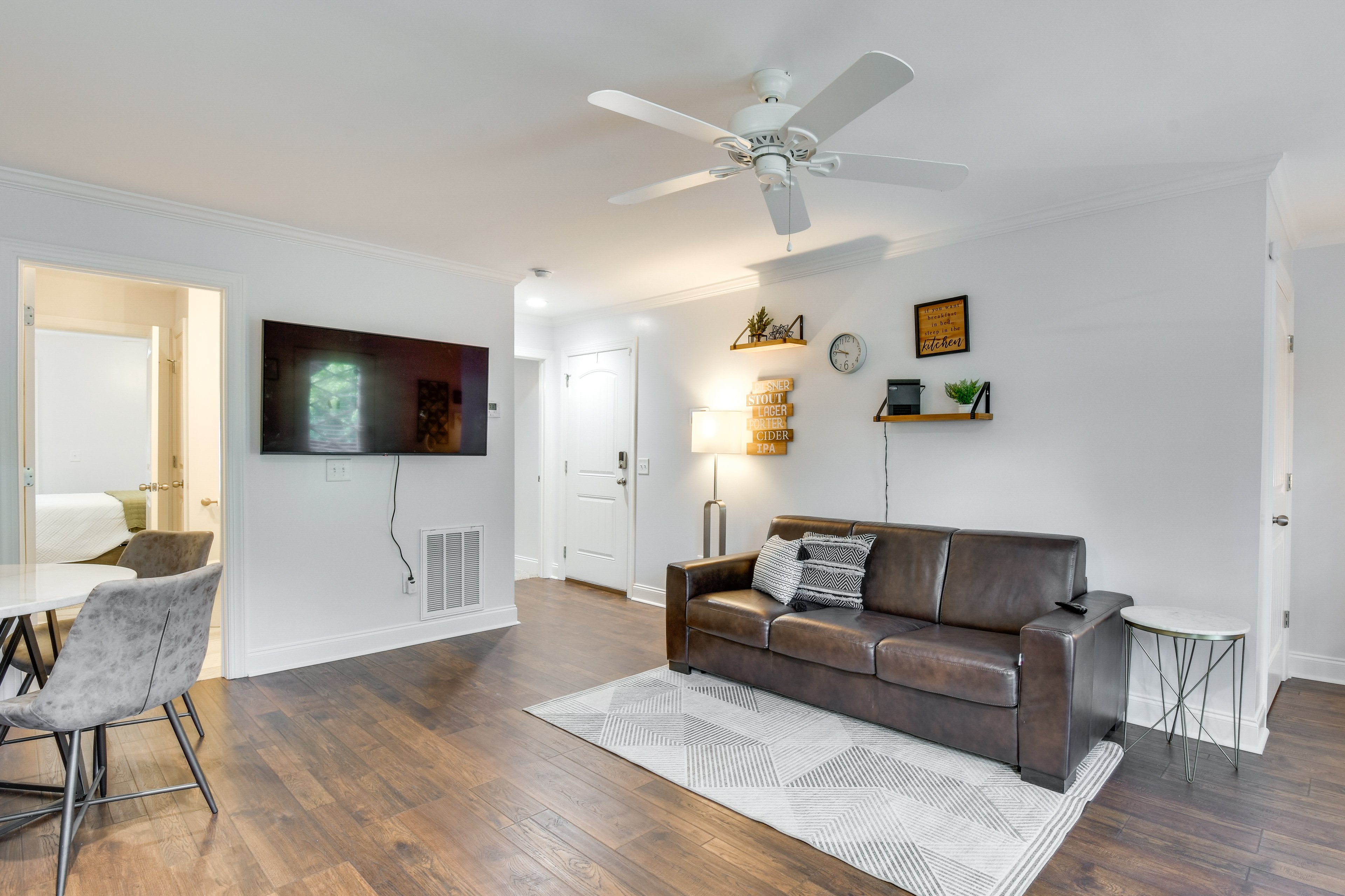 Living Room | Queen Sleeper Sofa | Smart TV | Free WiFi