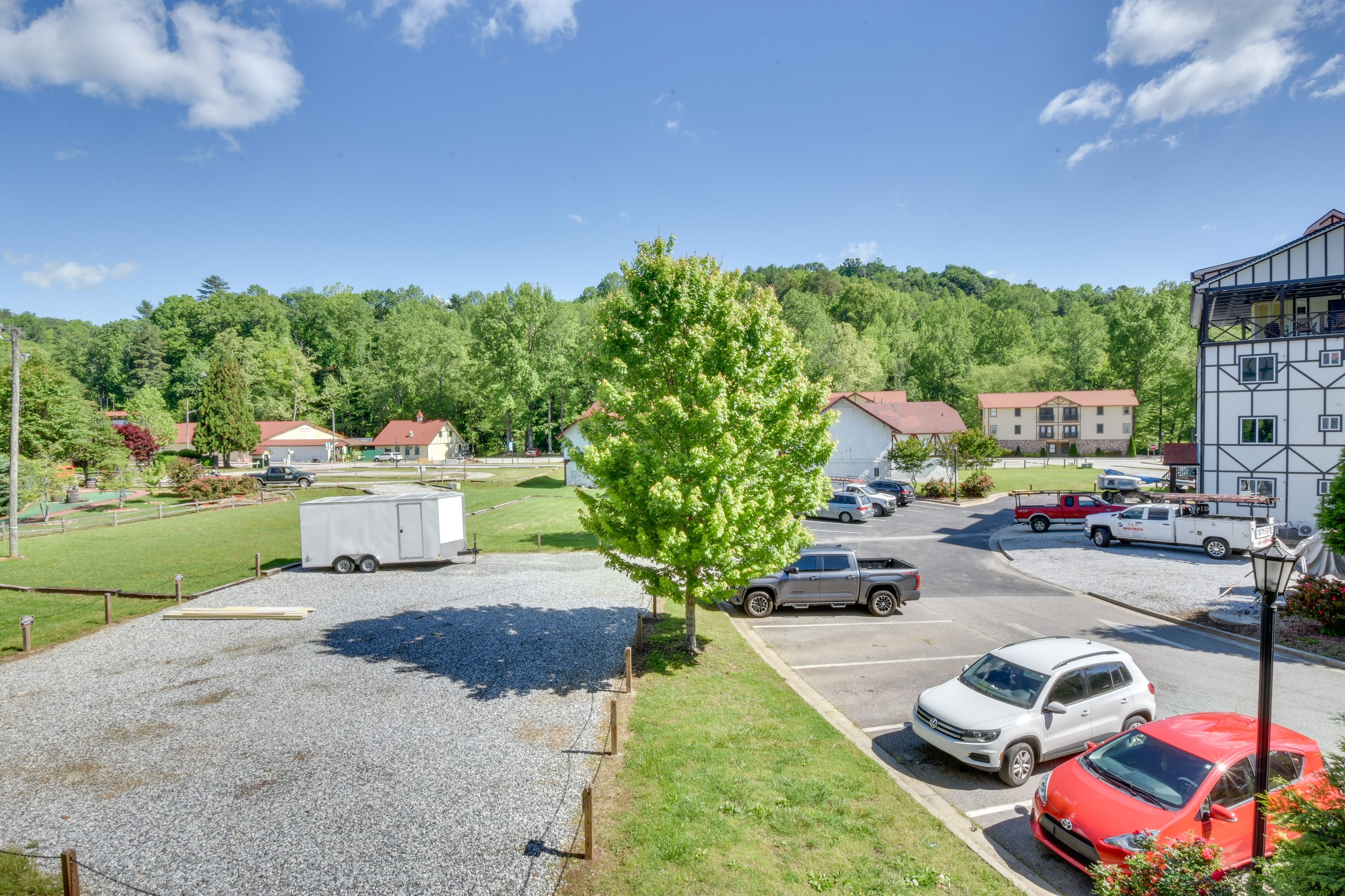 Parking | Community Lot