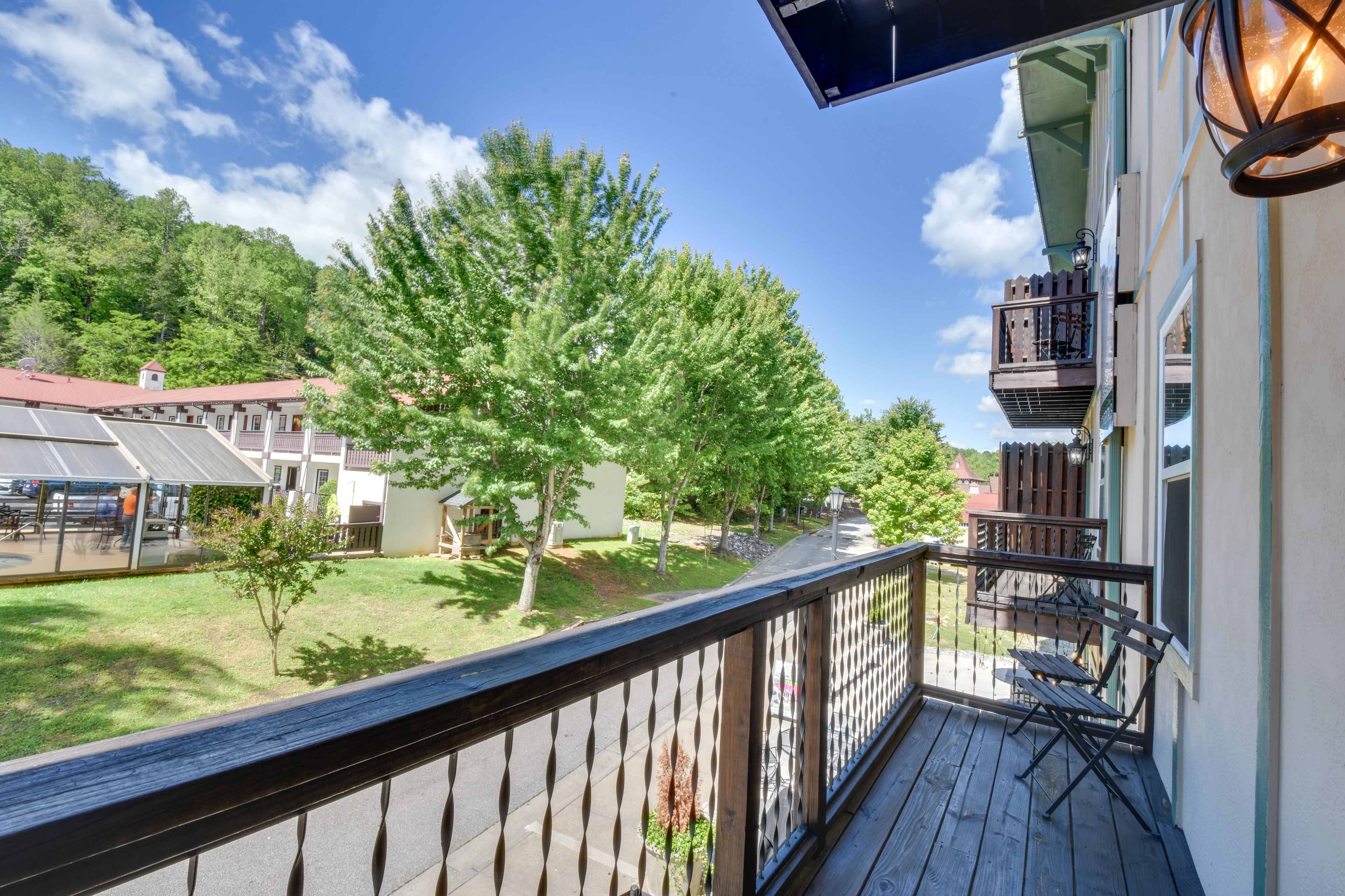 Private Balcony | 2nd-Floor Condo | 3 Mi to Unicoi State Park