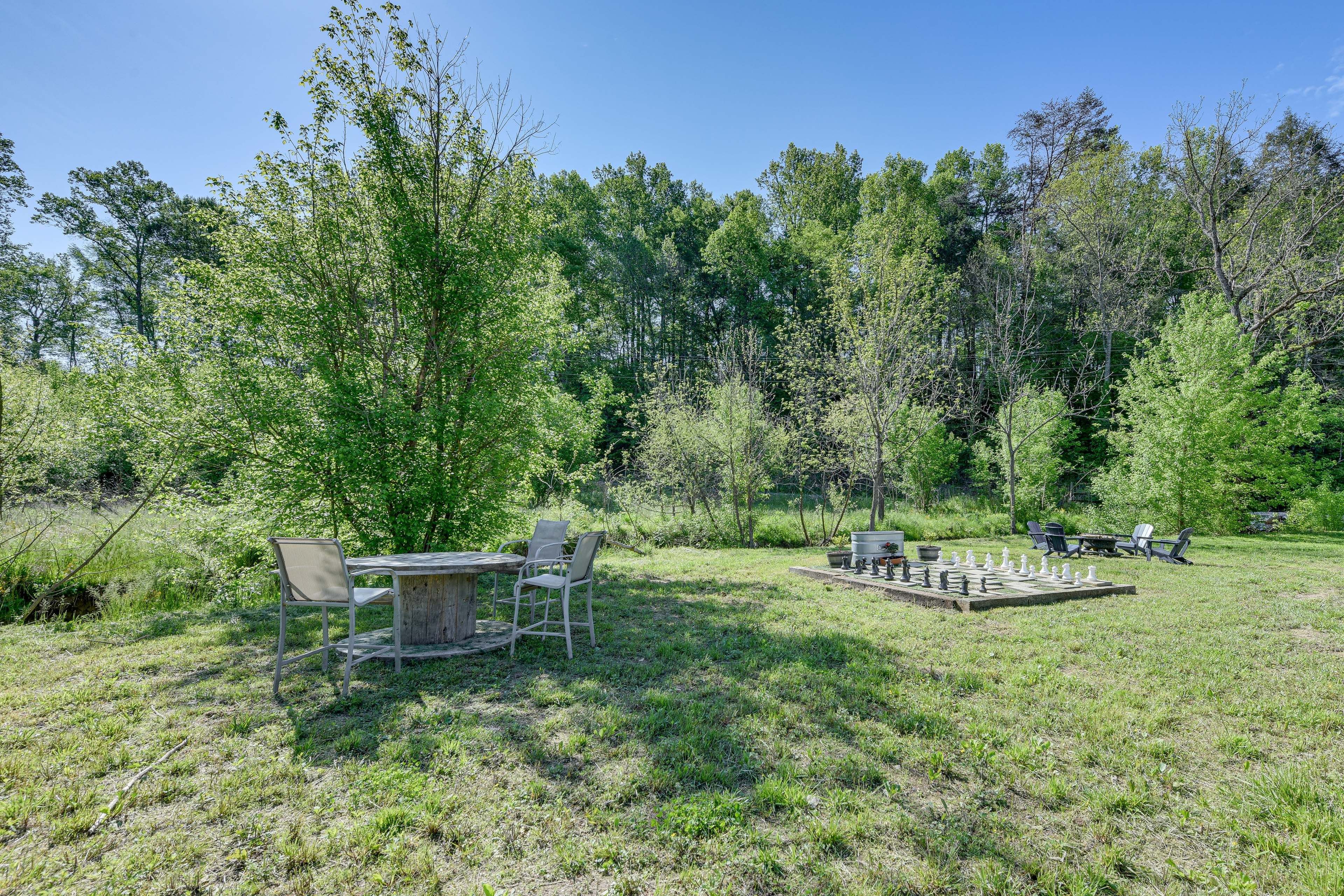 Fire Pit | Chessboard | Outdoor Dining Area