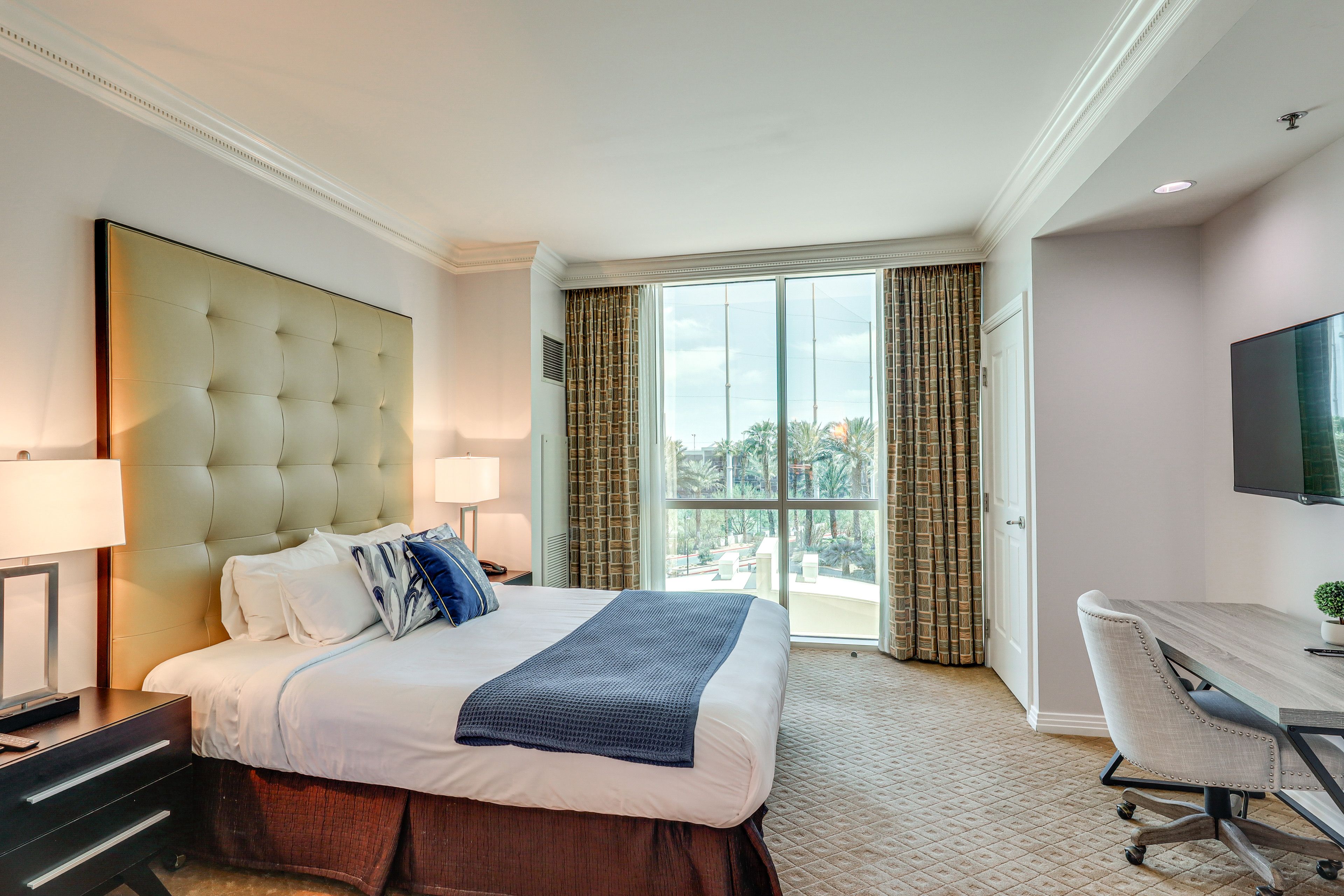 Bedroom | King Bed | Linens Provided