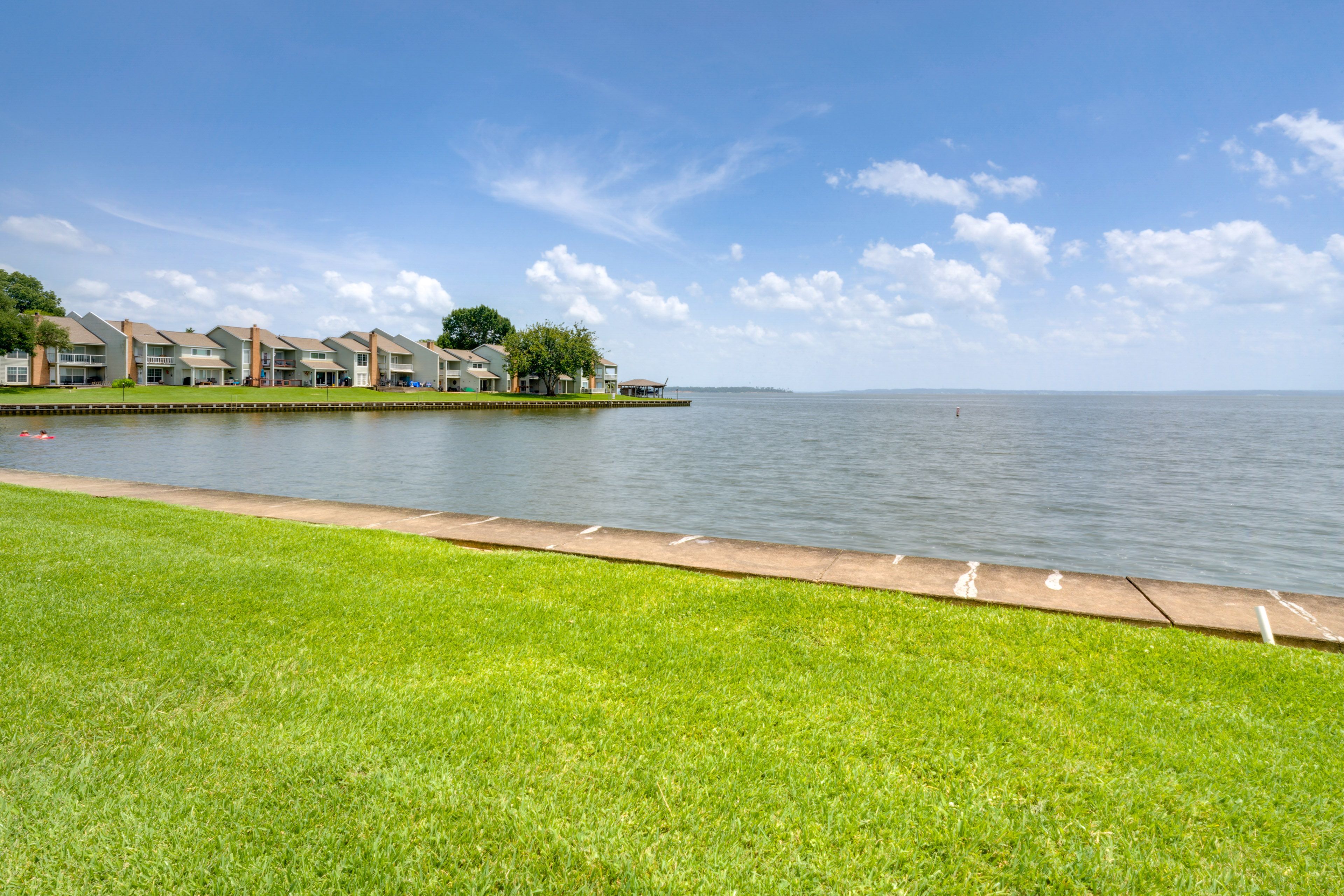 Memorial Point Community | Direct Lake Access | 2-Story Townhome