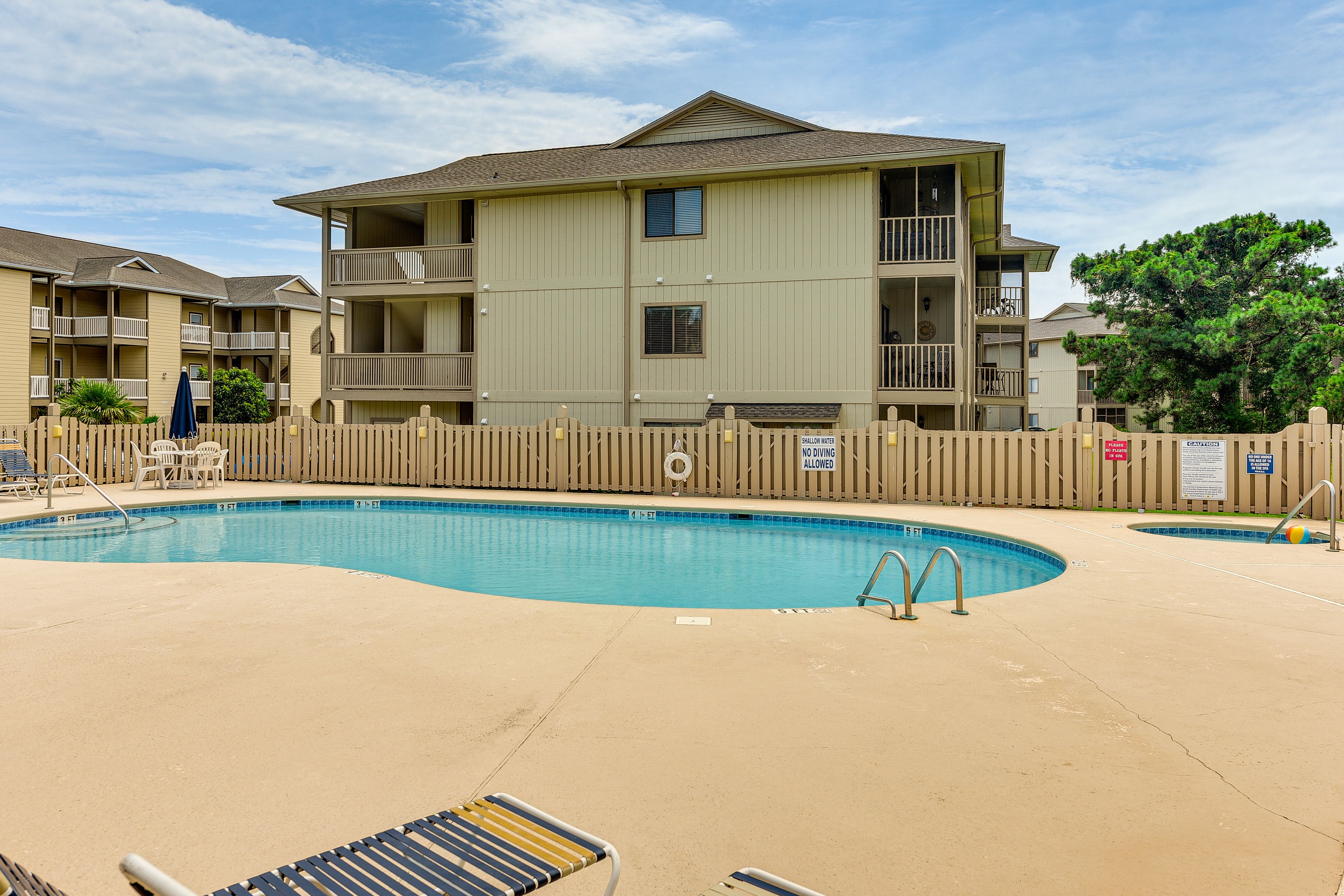 Community Pool | Cypress Bay