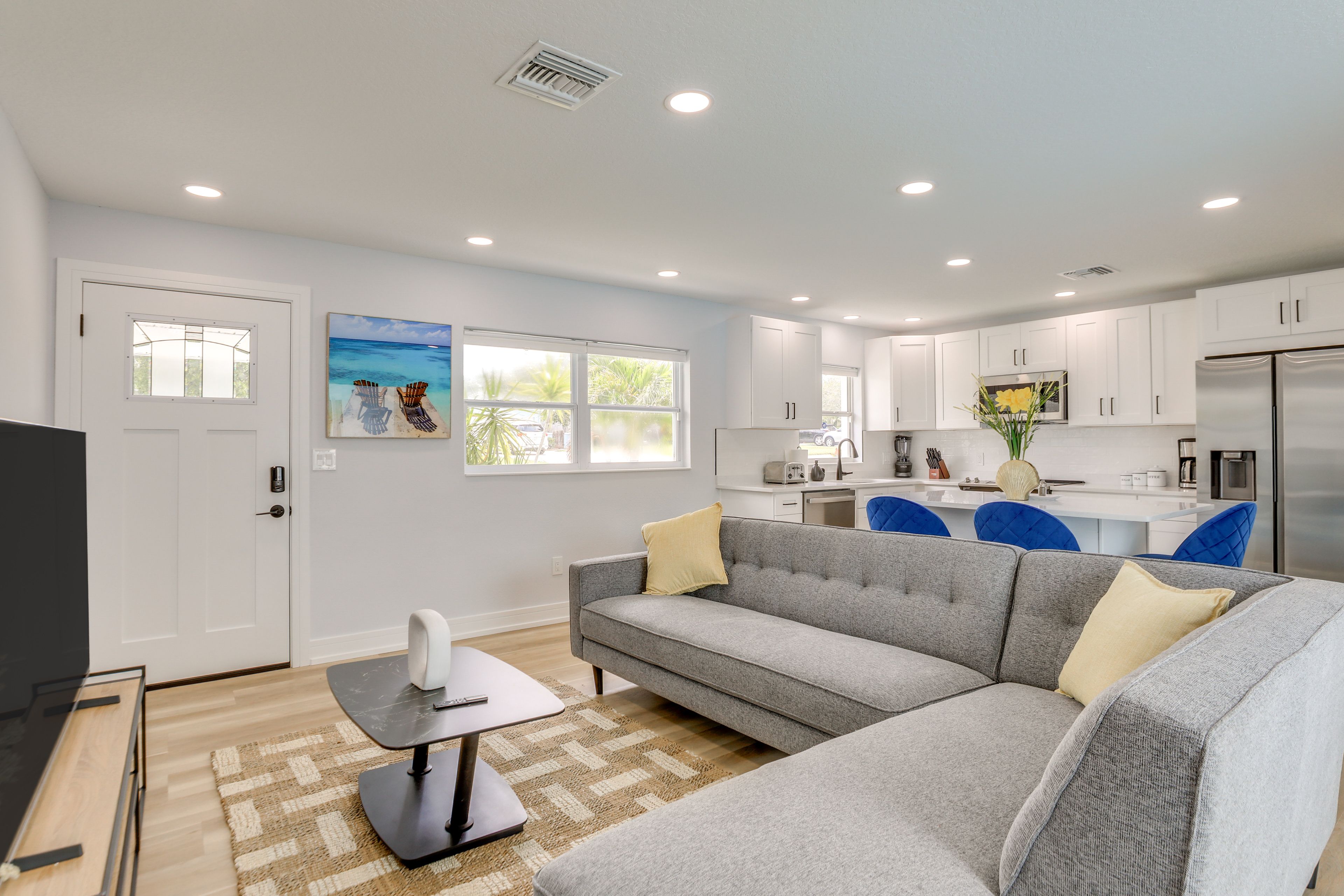 Living Room | Free WiFi | Smart TV