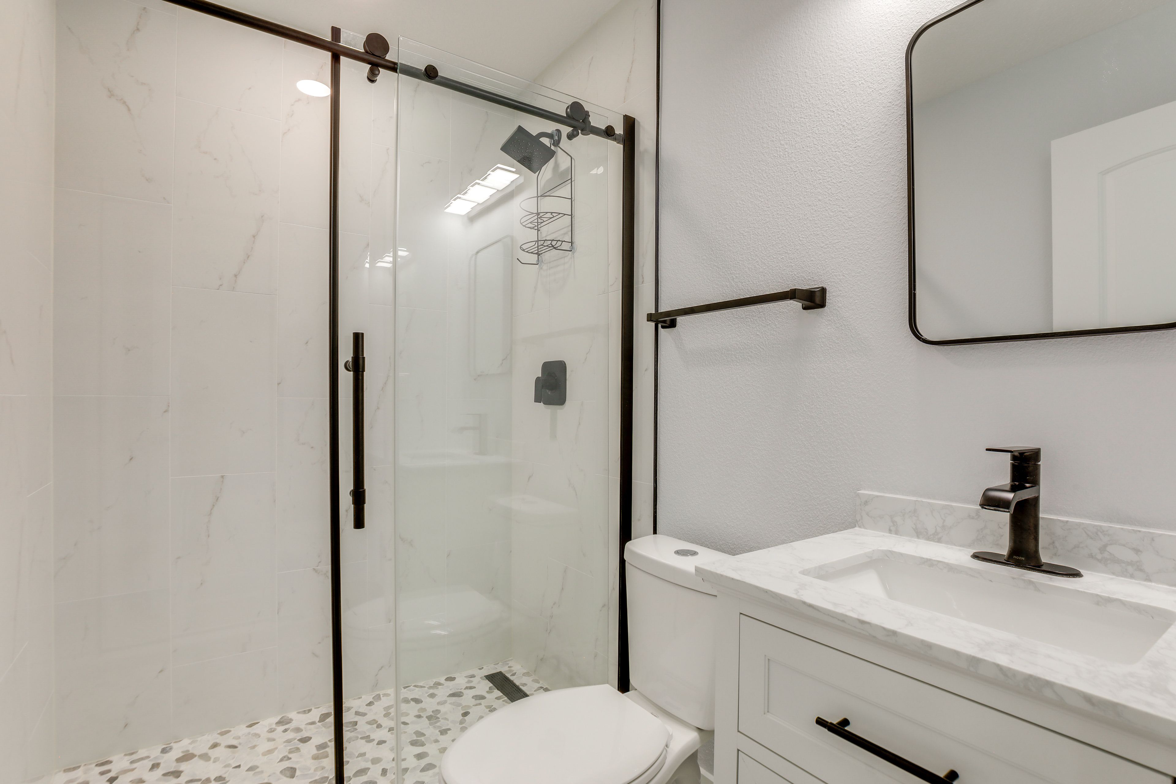 Full Bathroom | Towels Provided