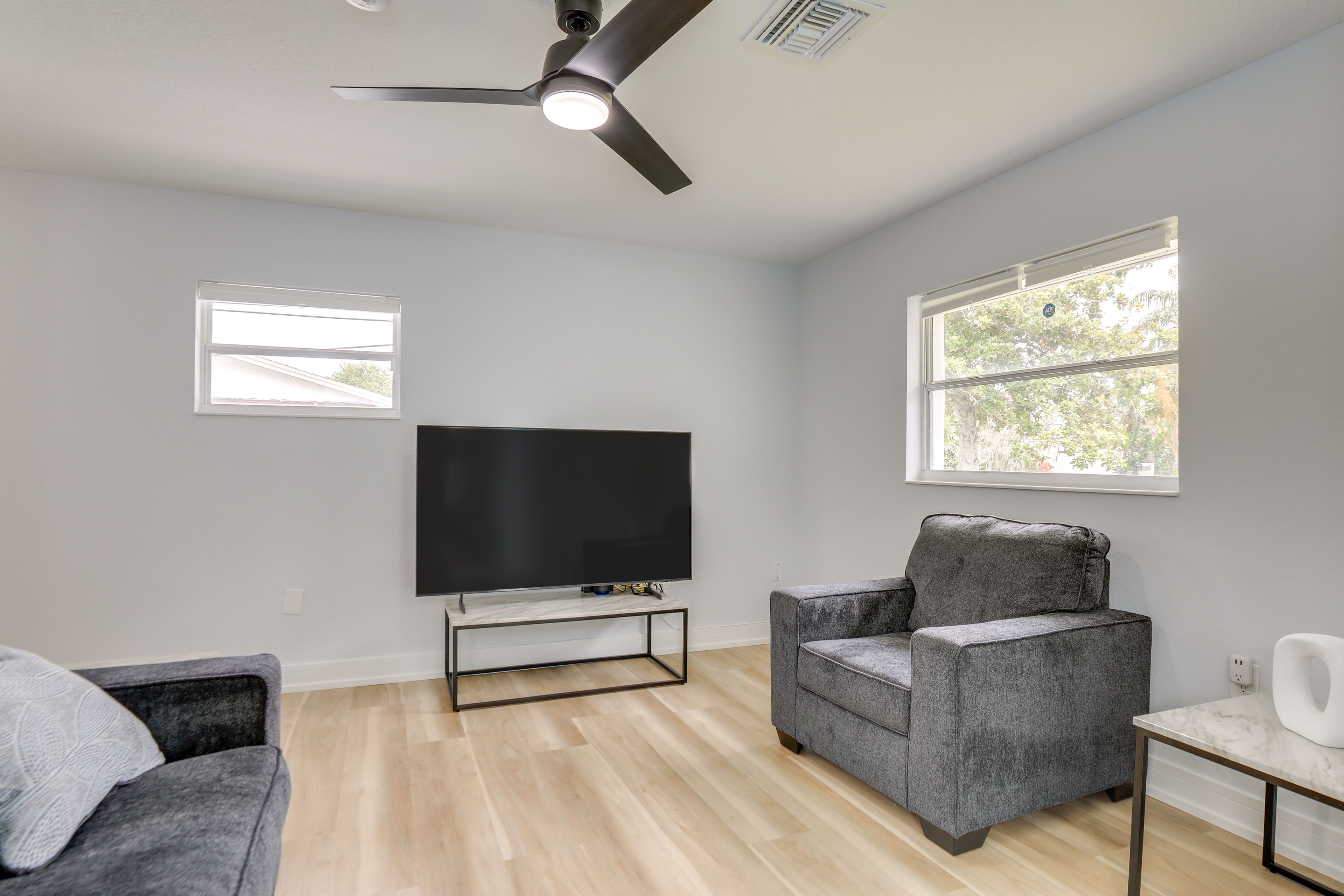 Sleeping Nook | Queen Sleeper Sofa