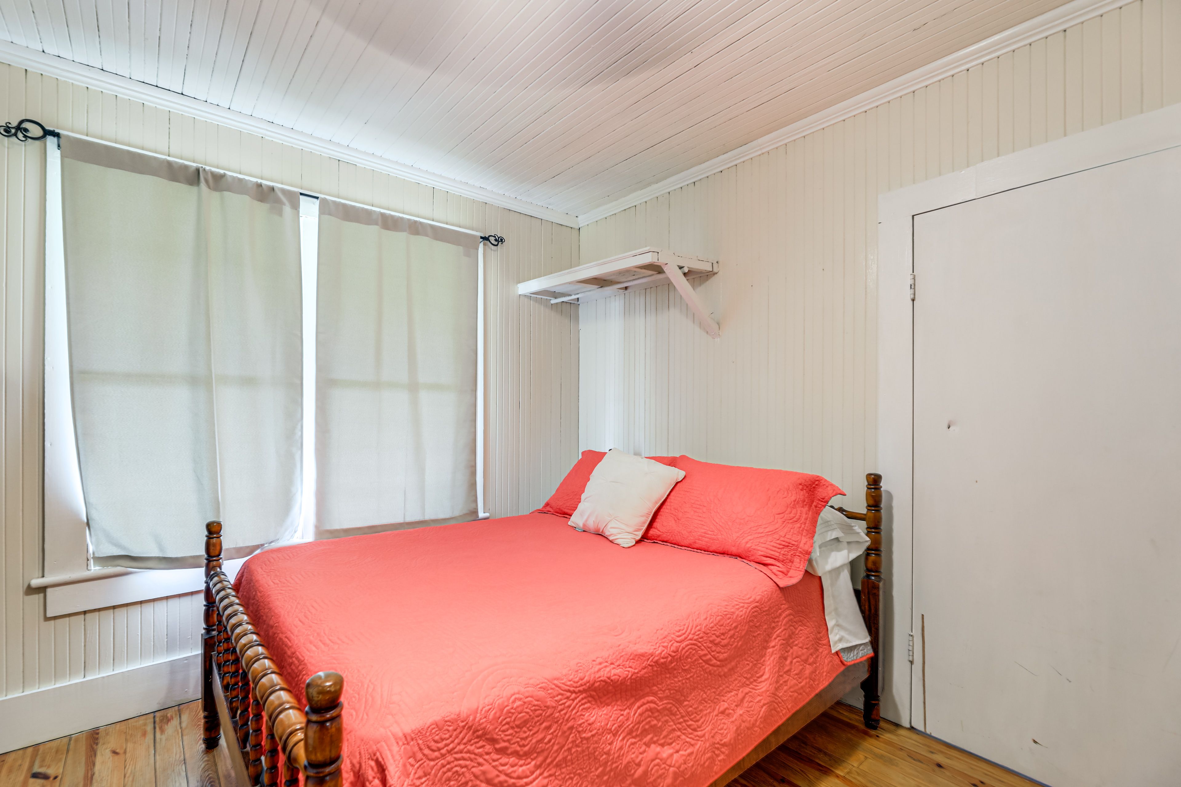 Bedroom 1 | Full Bed | Linens Provided