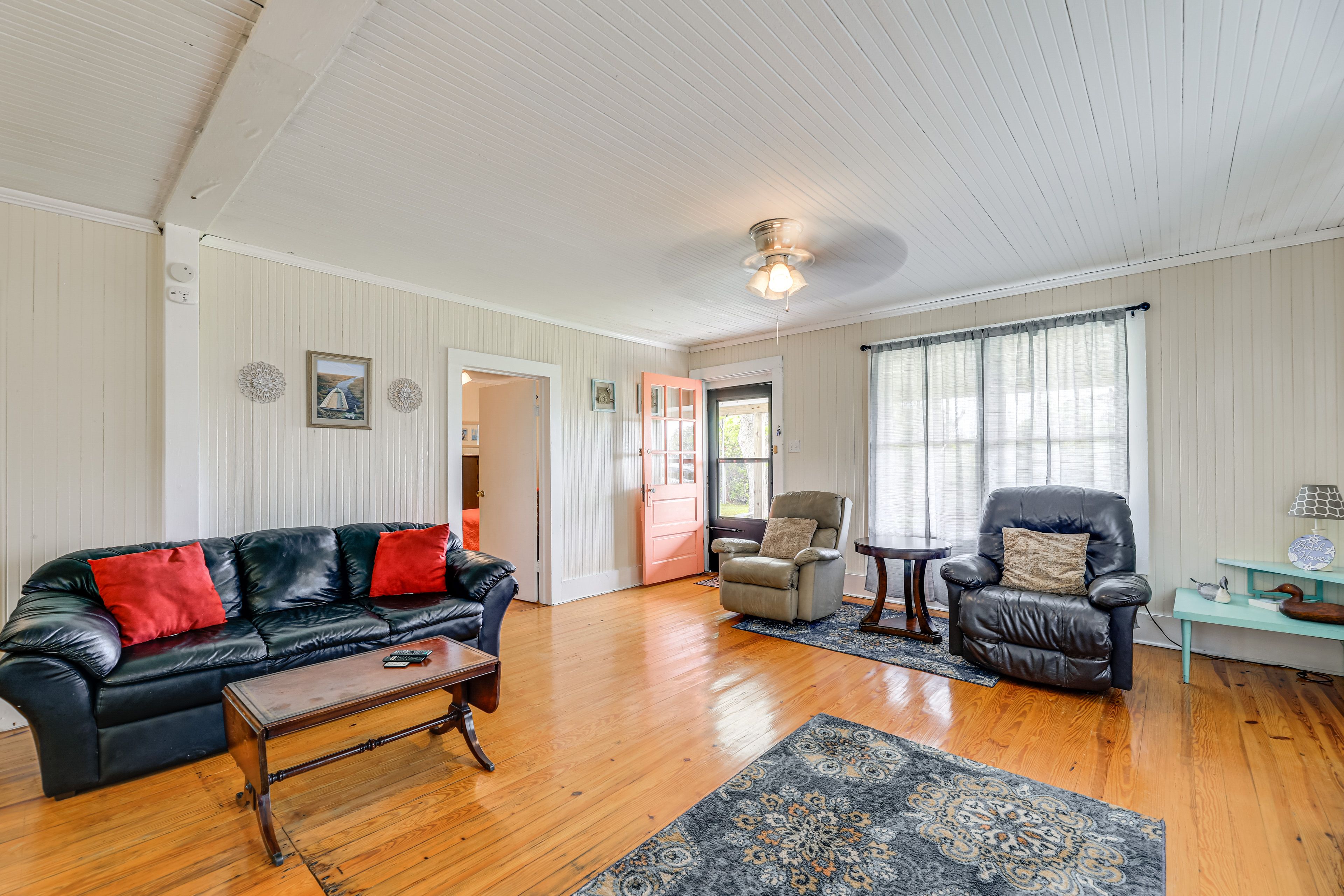 Living Room | Gas Log Fireplace | Board Games