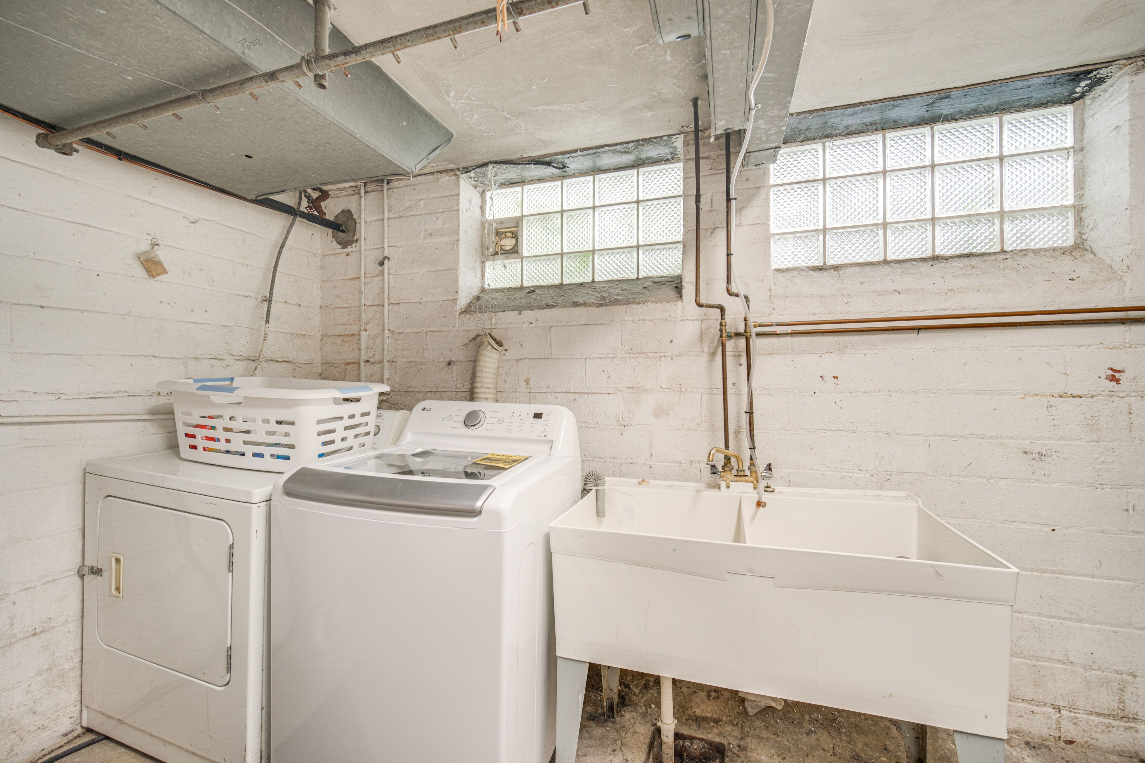 Laundry Room | Basement | Washer & Dryer