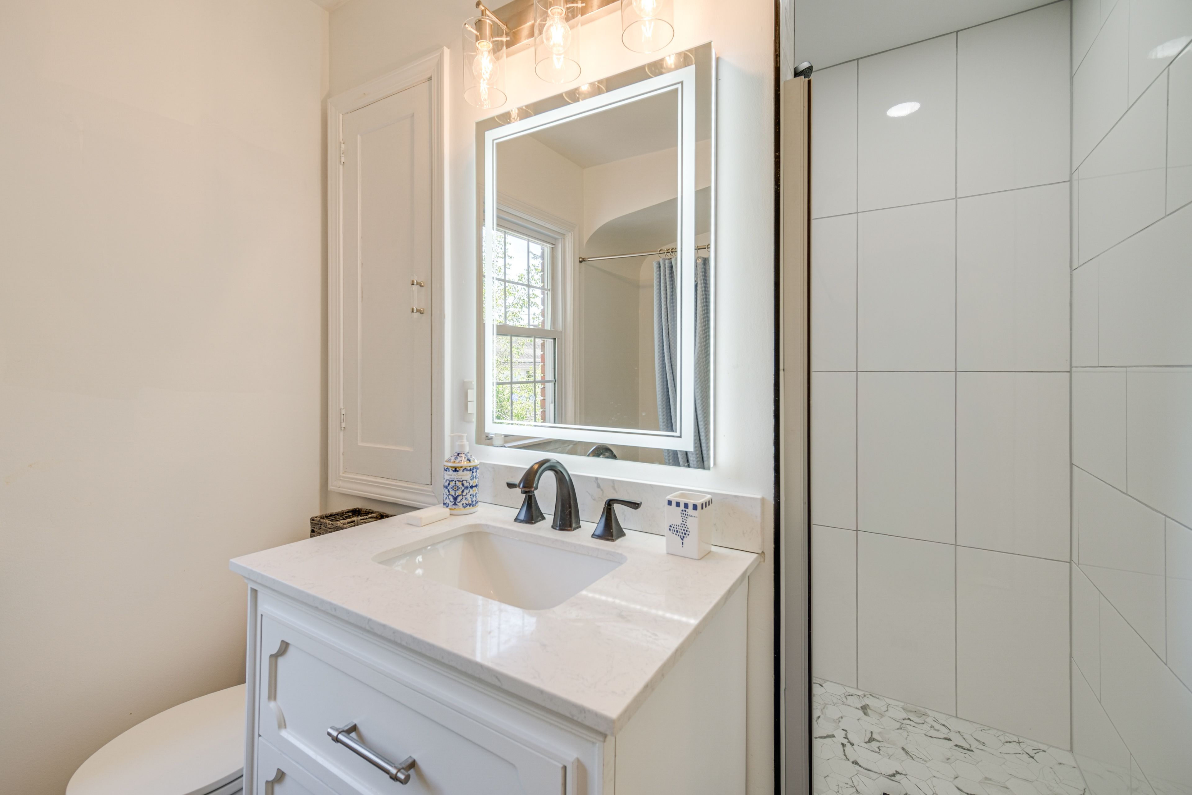 Full Bathroom | 2nd Floor | Towels Provided