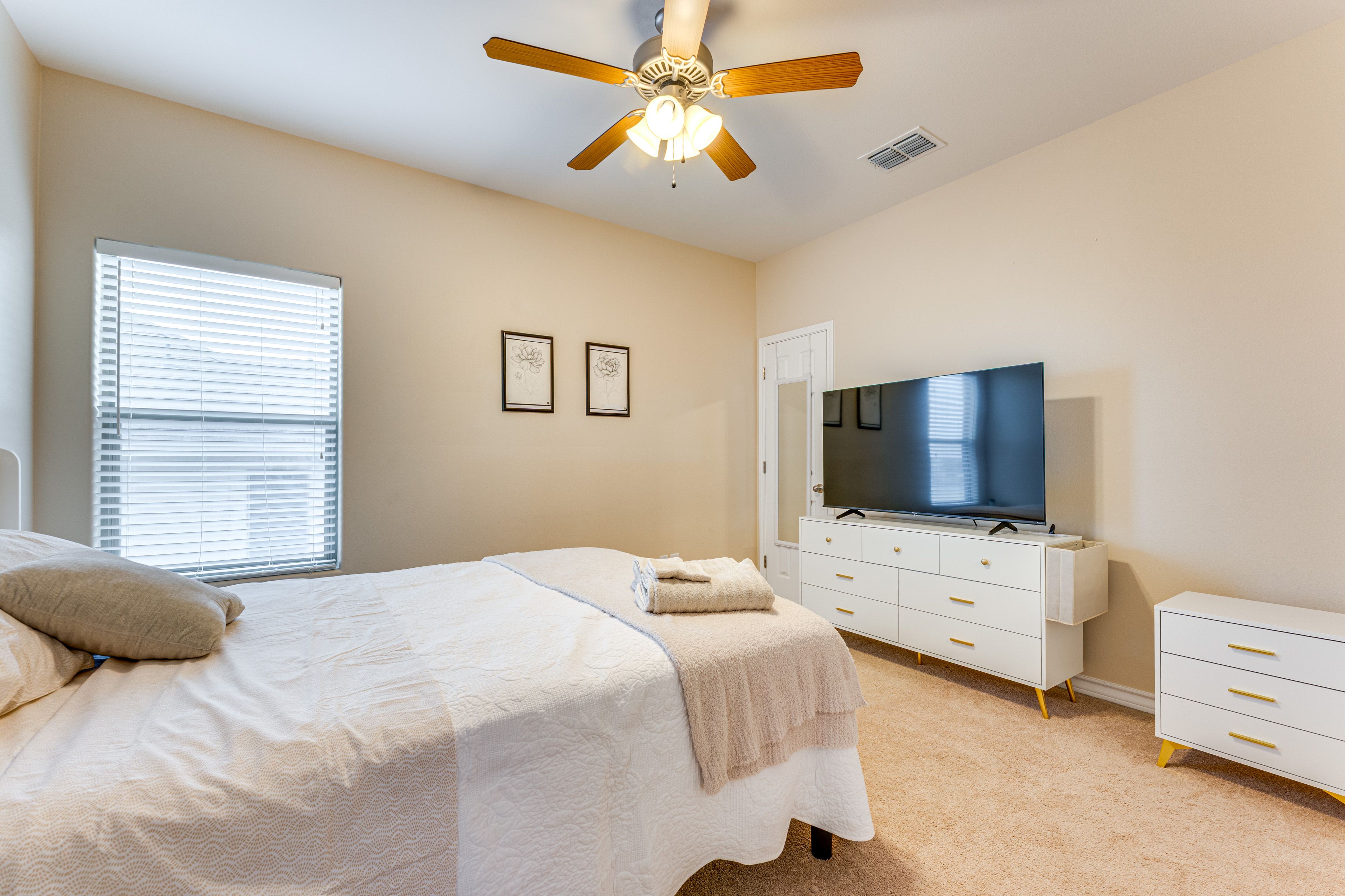 Bedroom 4 | 2nd Floor | Queen Bed