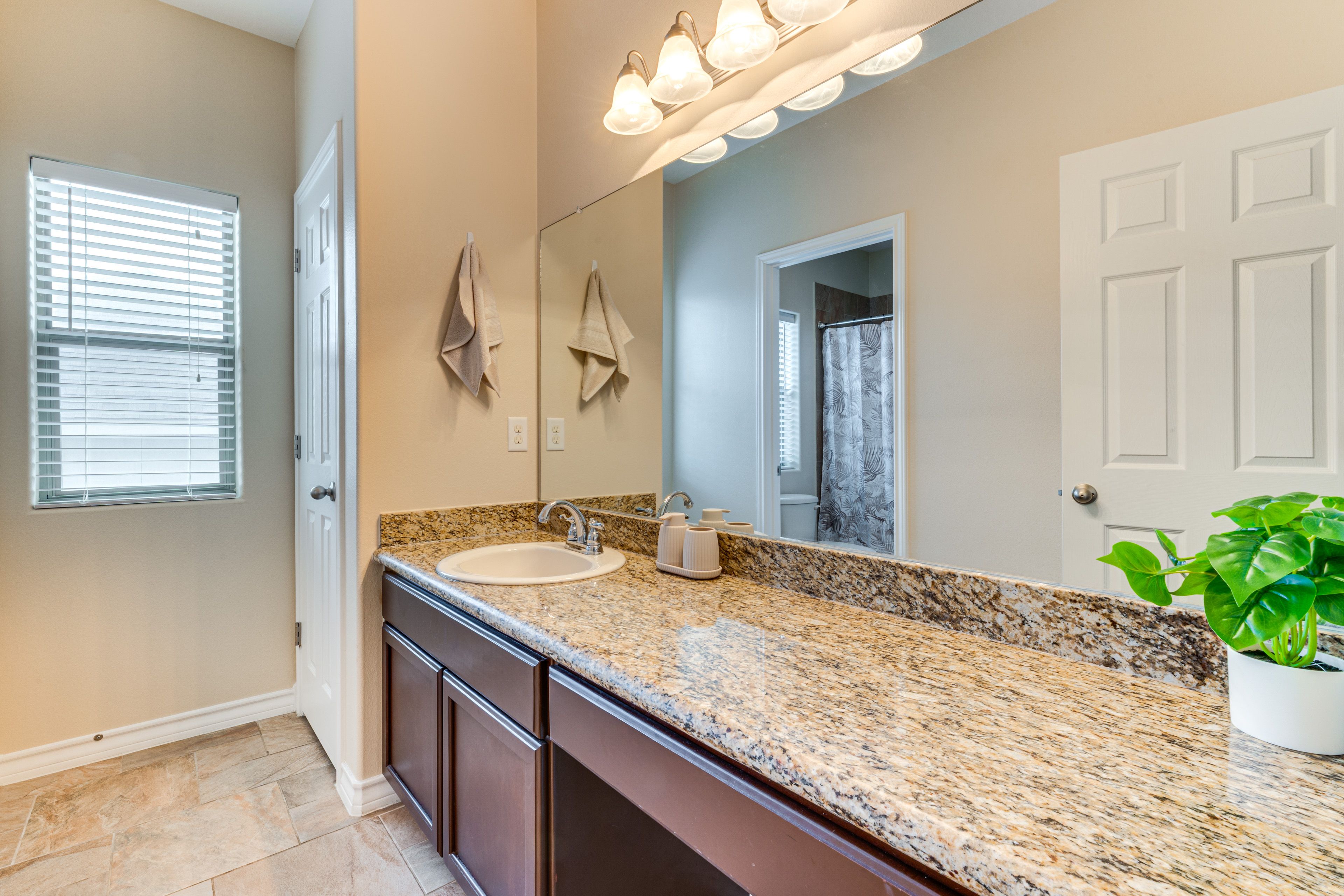 Full Bathroom | 2nd Floor