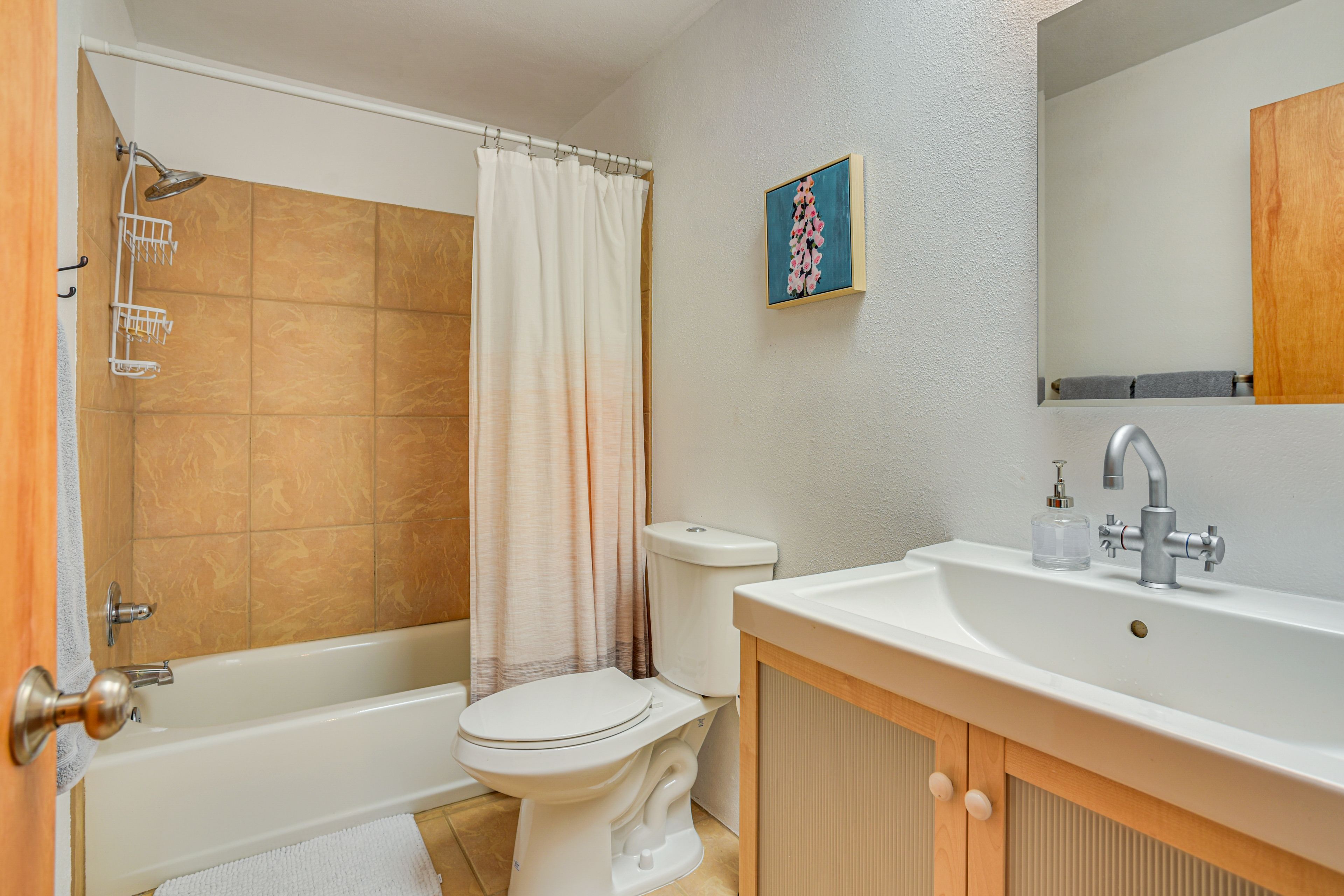 Full Bathroom | 2nd Floor | Towels Provided | Hair Dryer