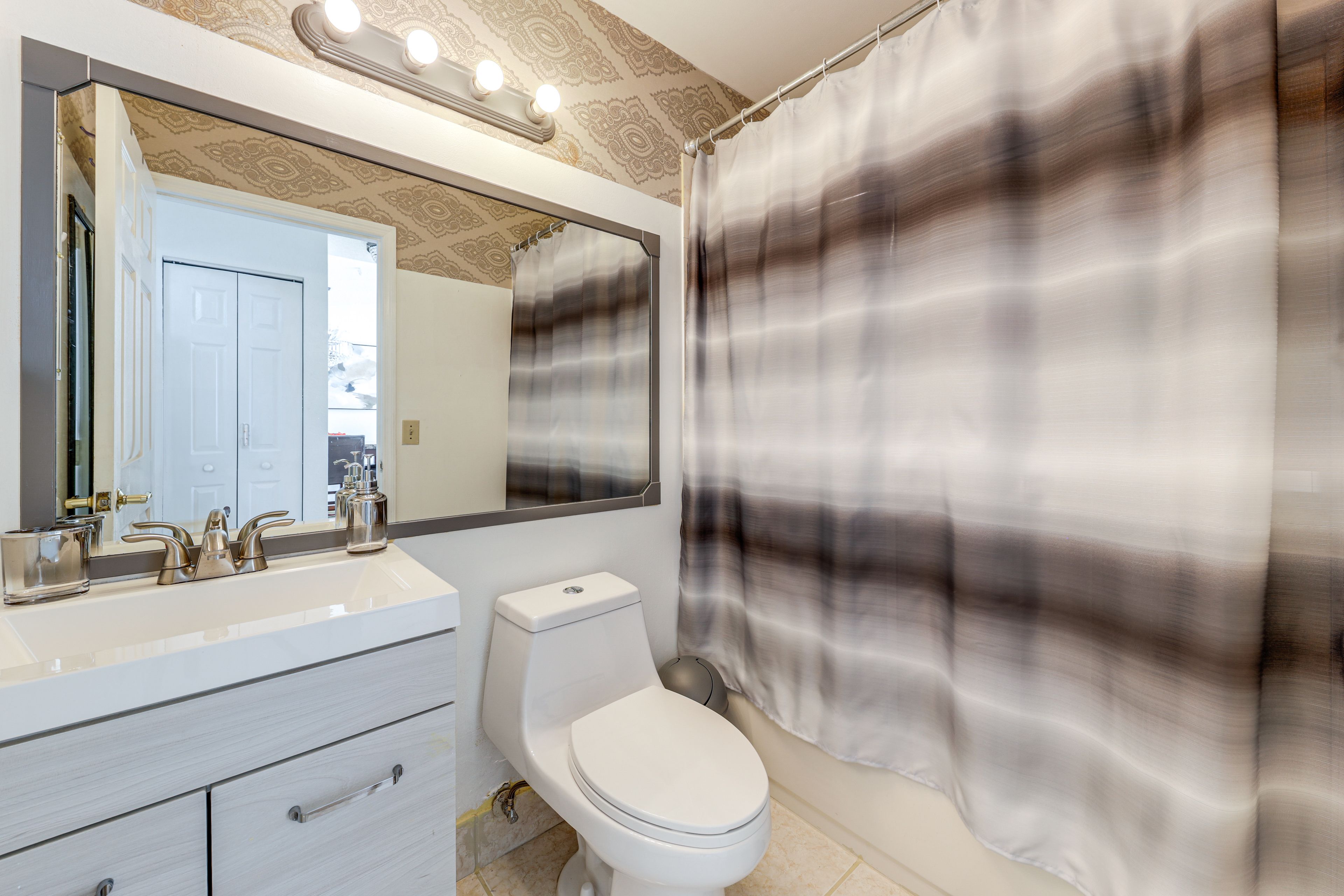 Full Bathroom