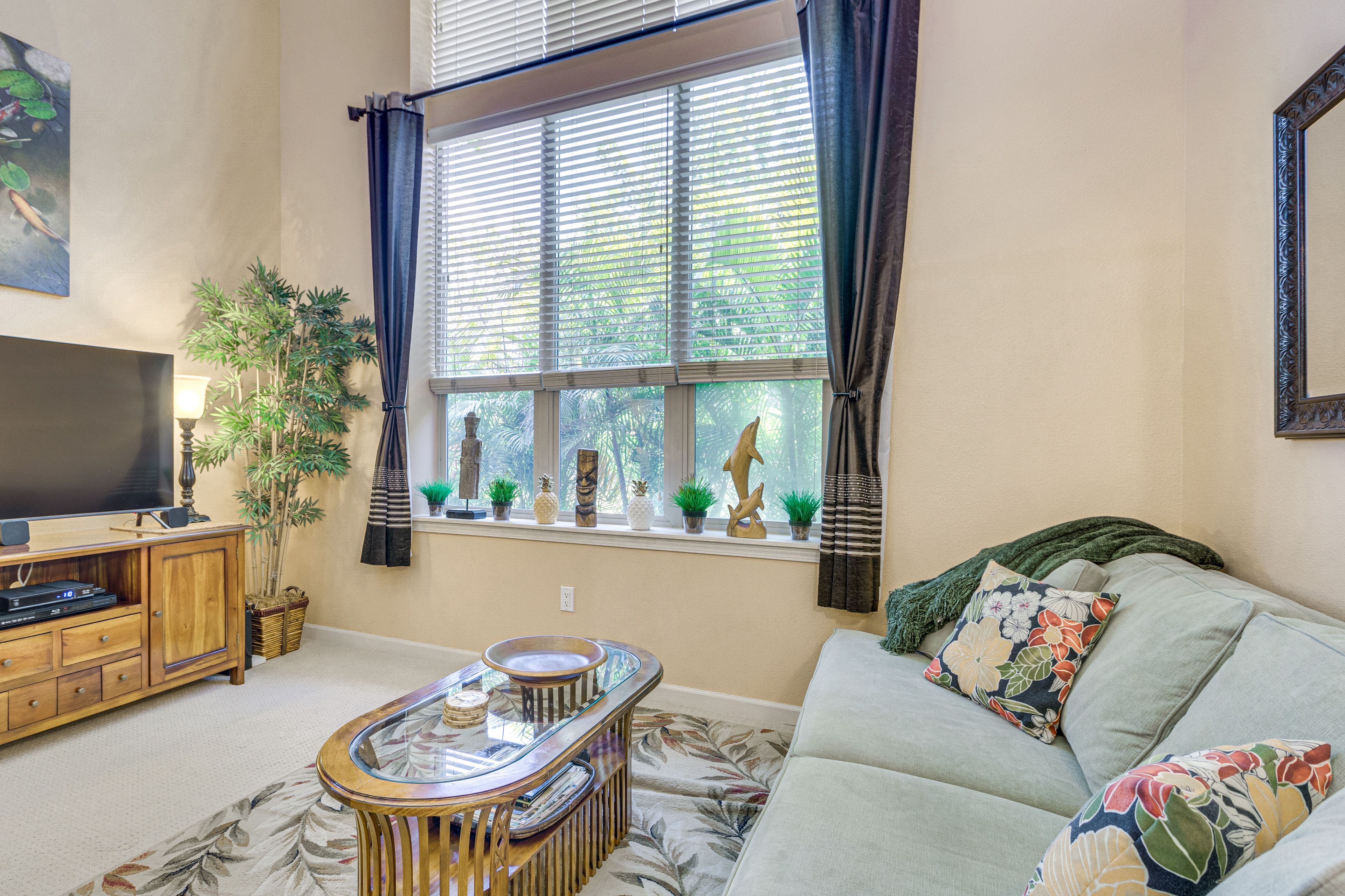 Living Room | Smart TV | Free WiFi | 1st Floor