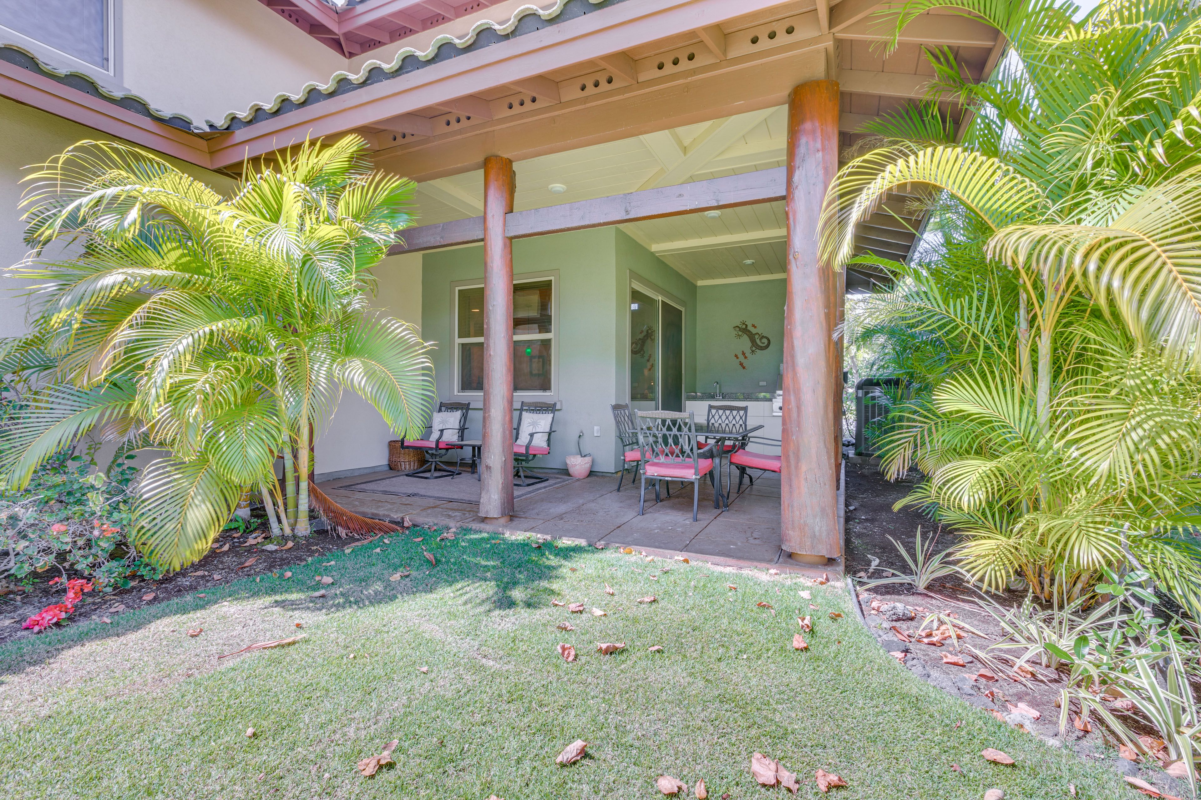 Private Patio | Gas Grill | Outdoor Dining
