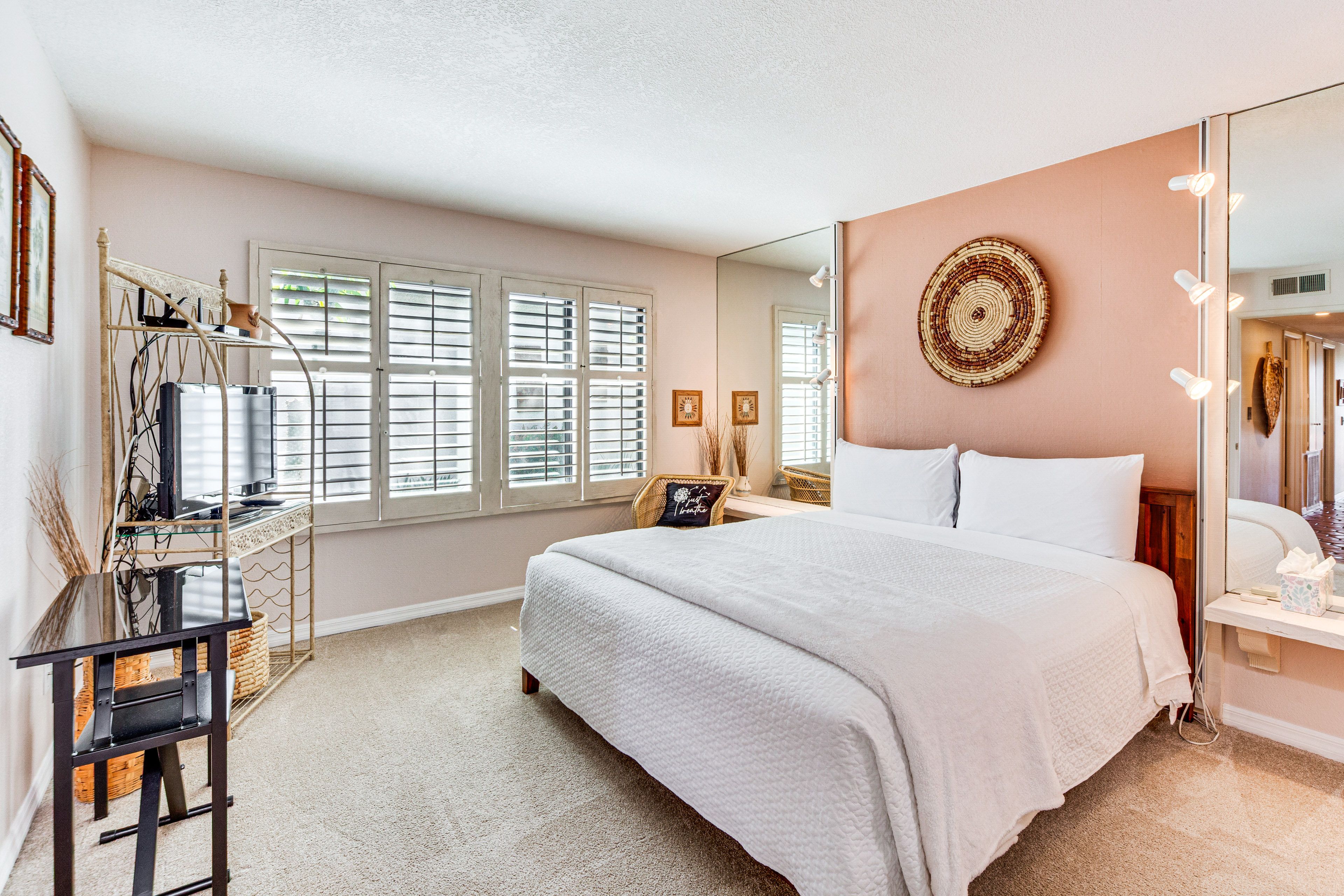 Bedroom 1 | California King Bed | Smart TV | Walk-In Closet | Linens Provided