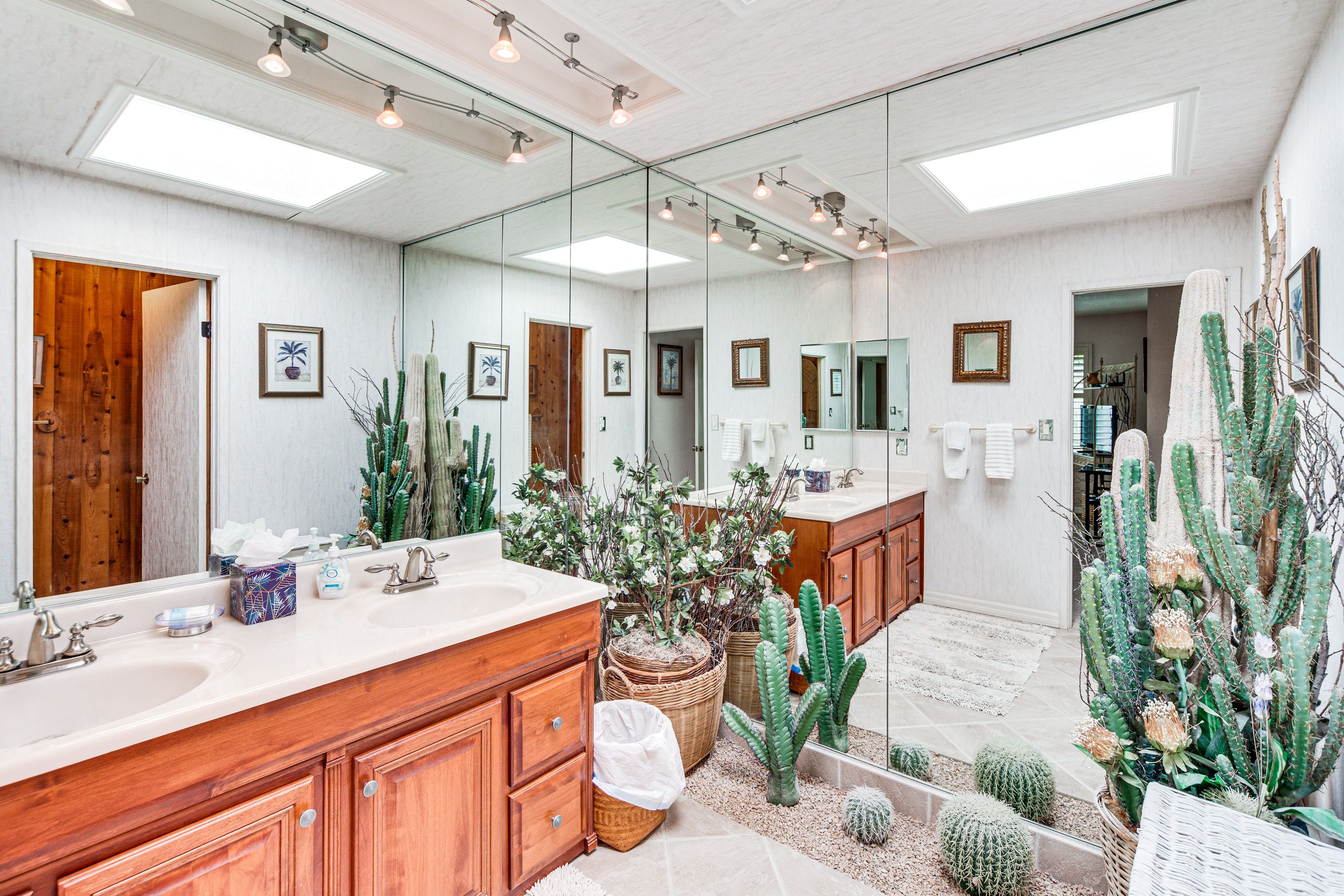 En-Suite Bathroom | Towels Provided
