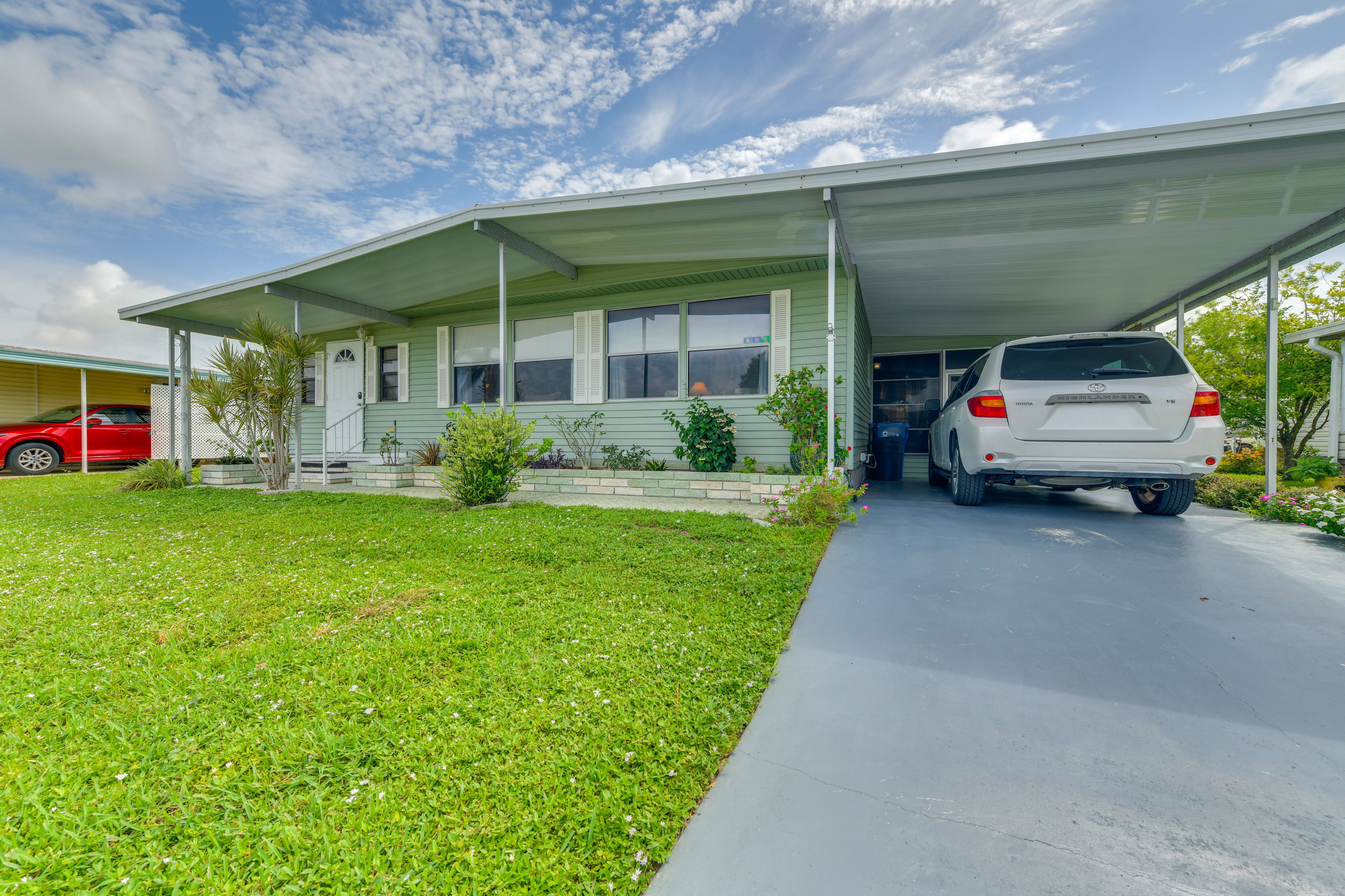 Parking | Driveway (1 Vehicle) | Community Lot