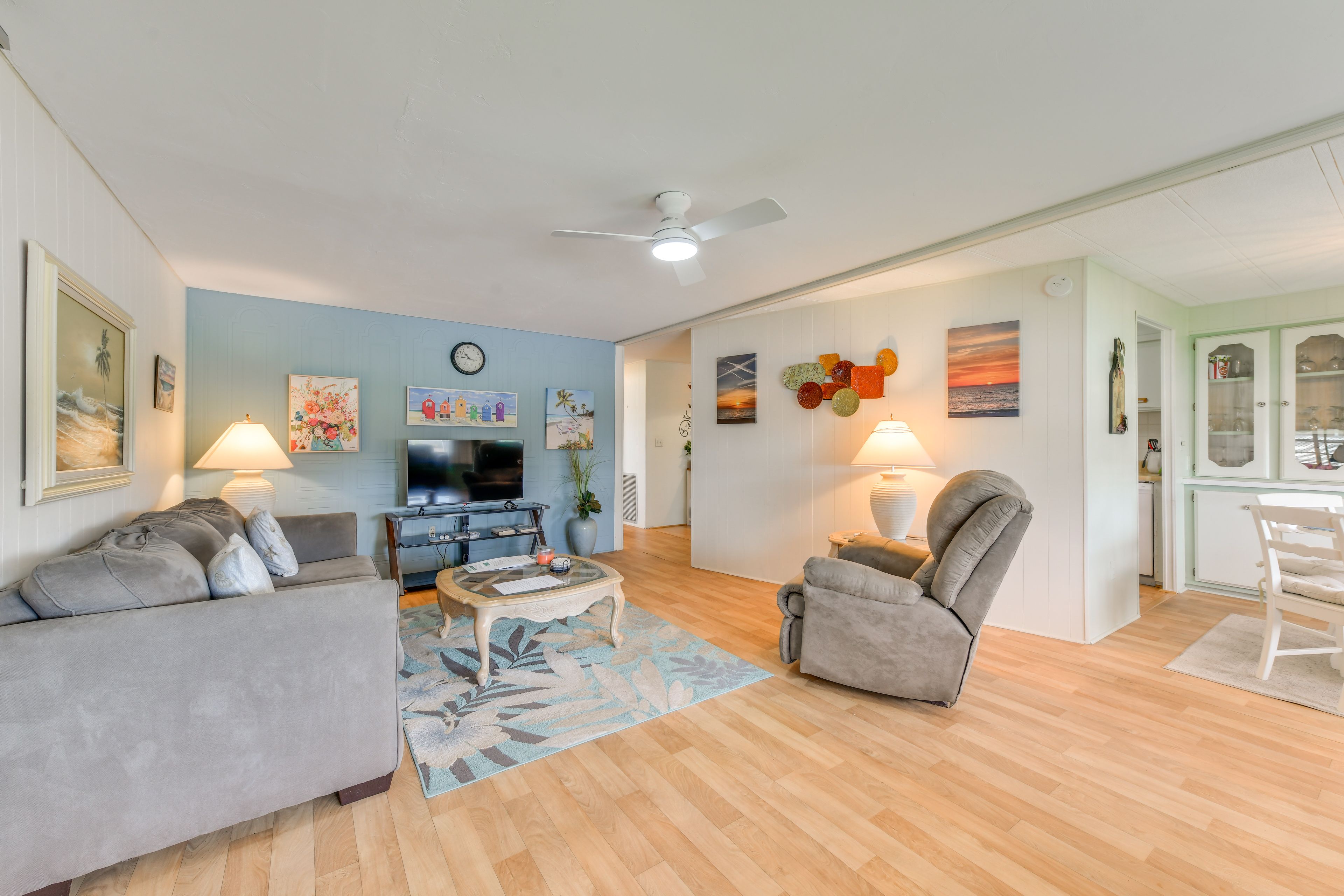 Main Living Area | Smart TV w/ Cable