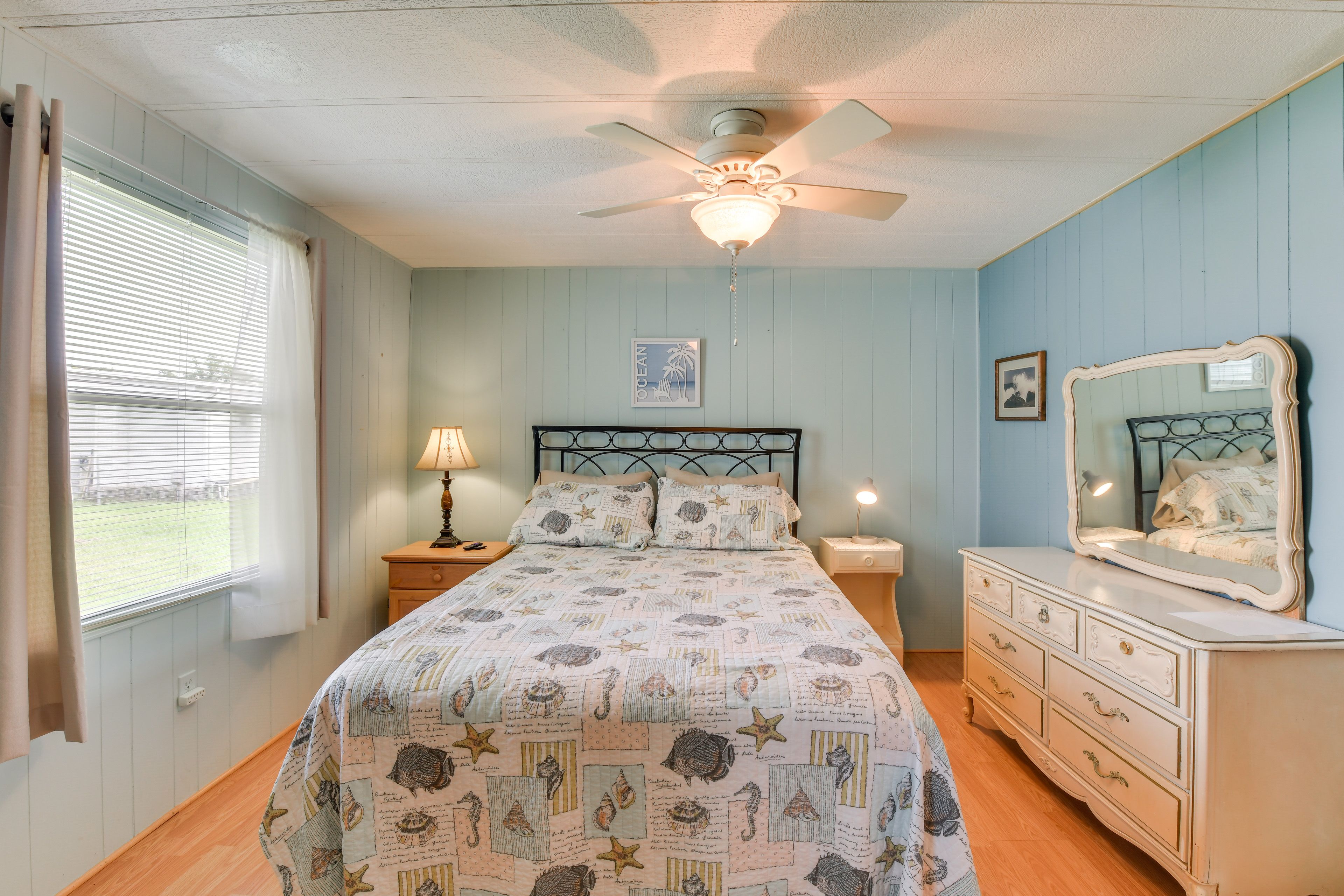 Bedroom 2 | Queen Bed