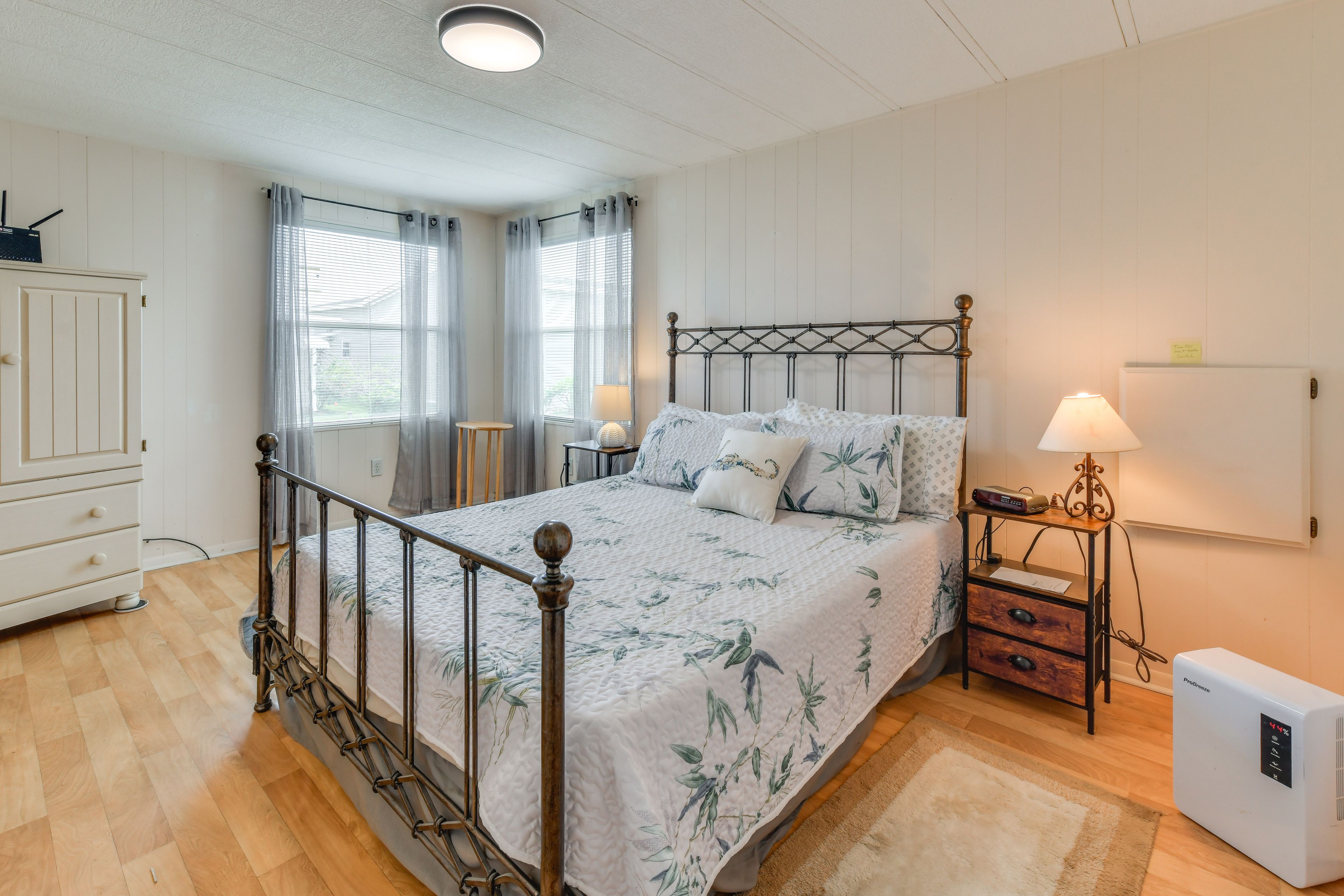 Bedroom 1 | Queen Bed
