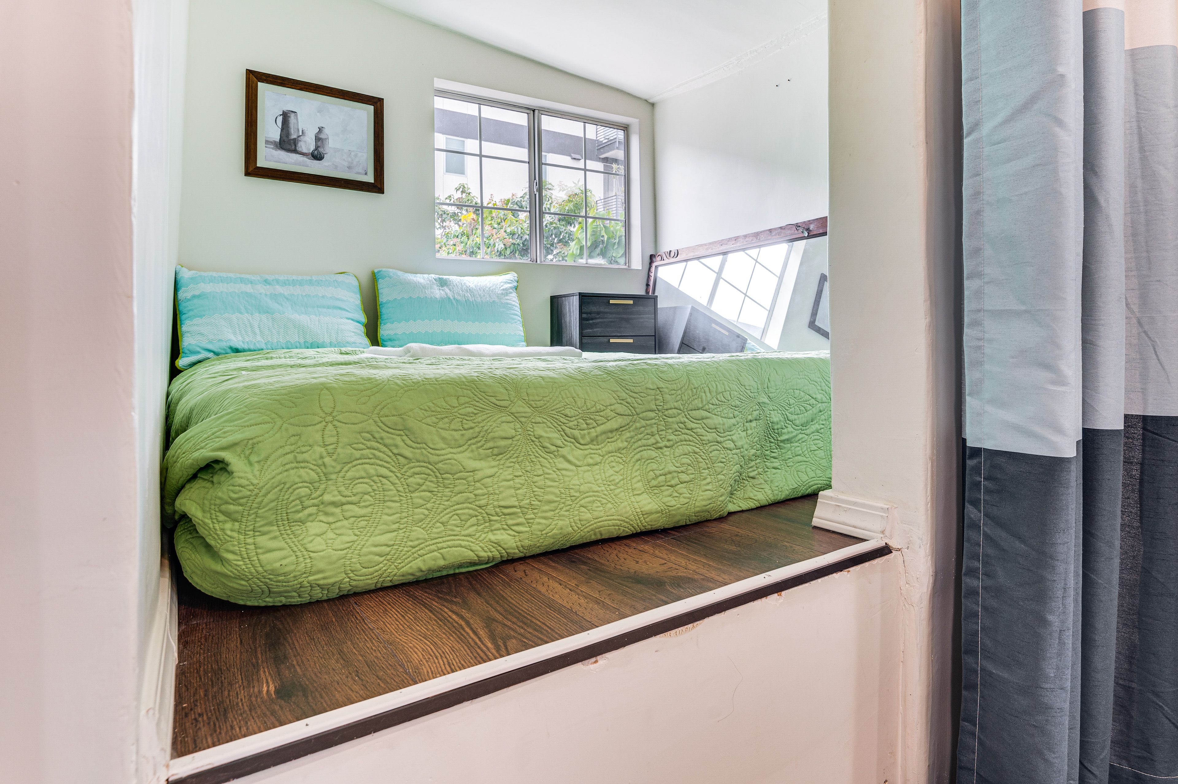 Sleeping Nook | Queen Mattress