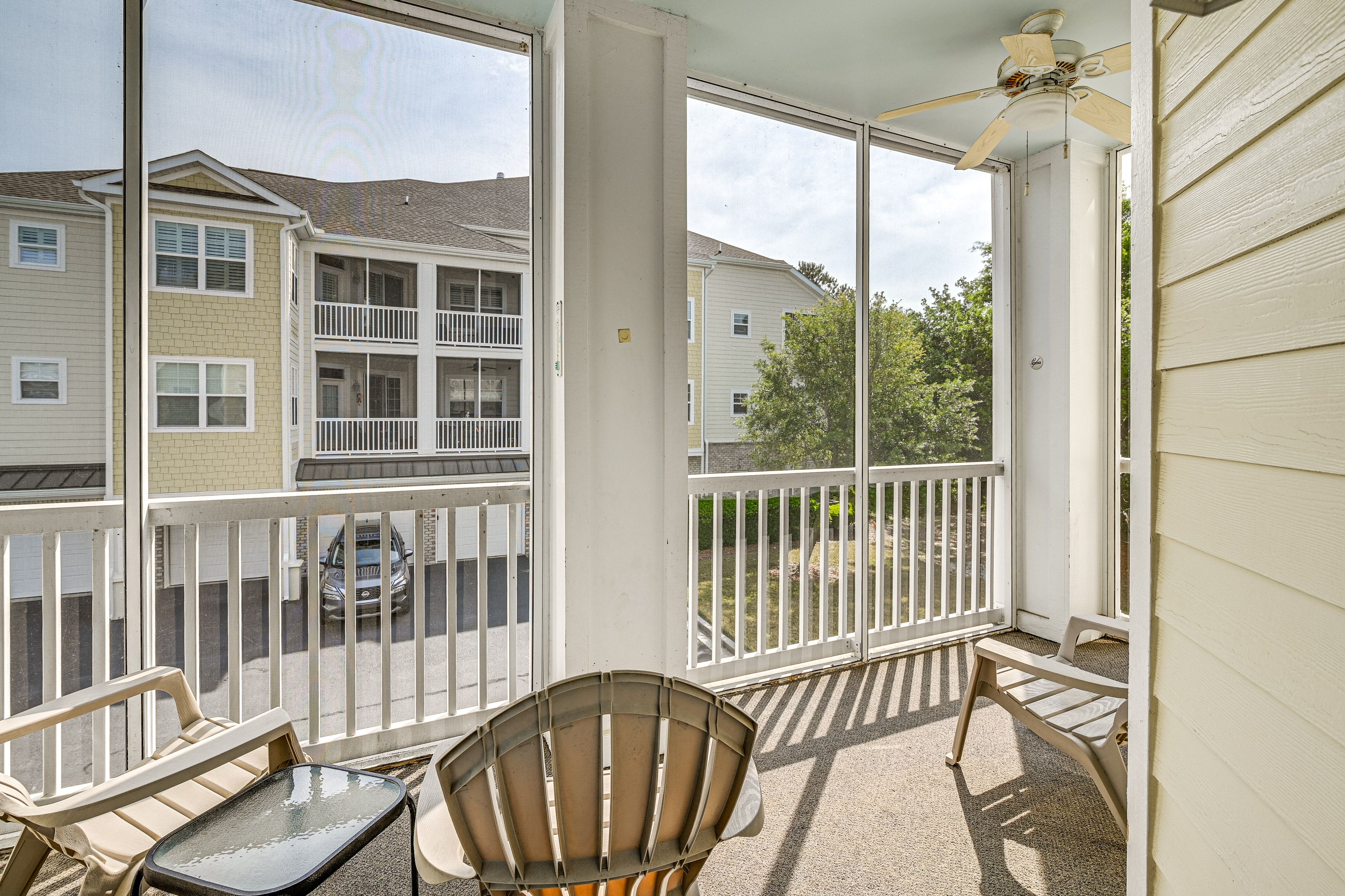Screened Porch | Seating | 2nd-Floor Unit