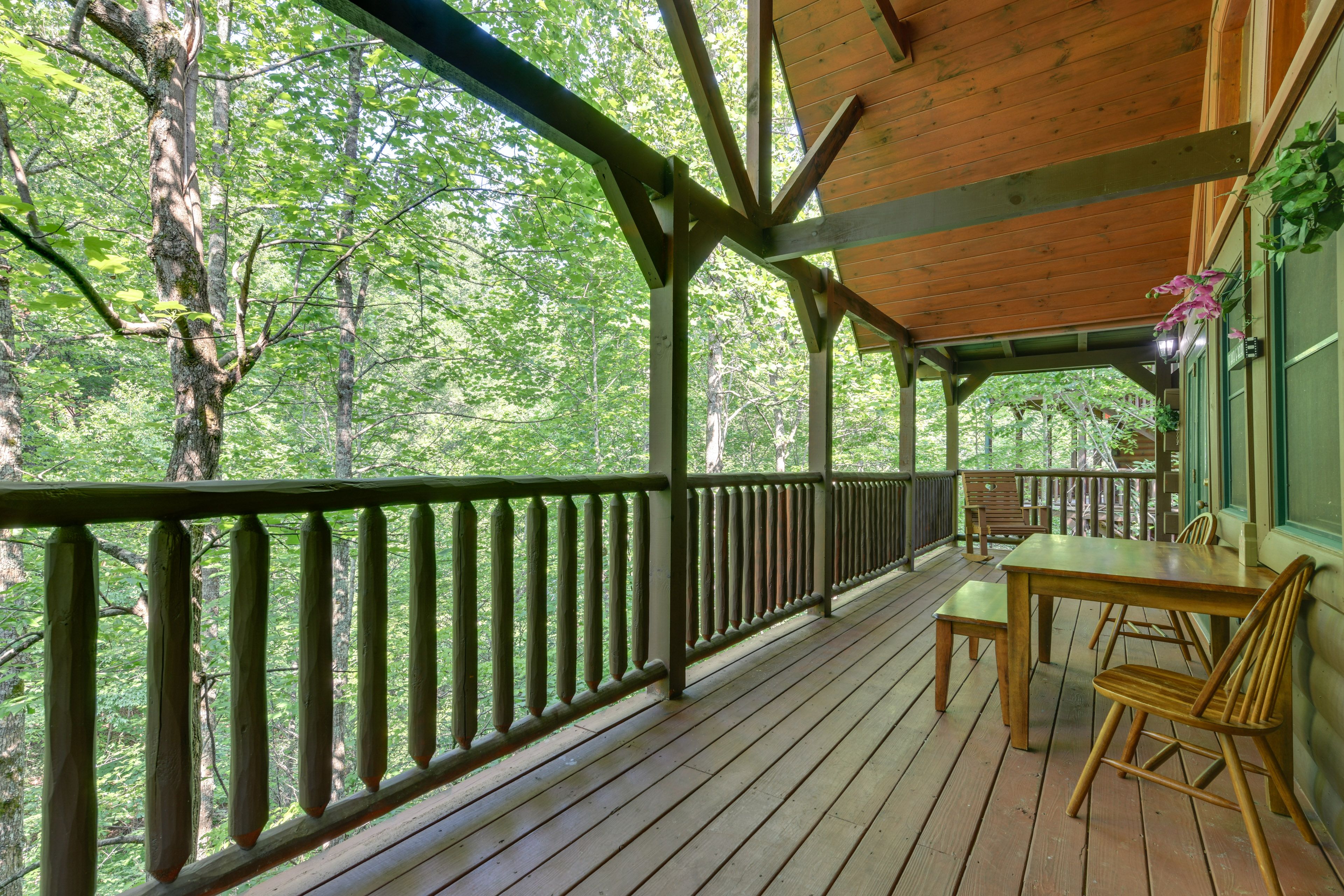 Upper Deck | Outdoor Seating & Dining