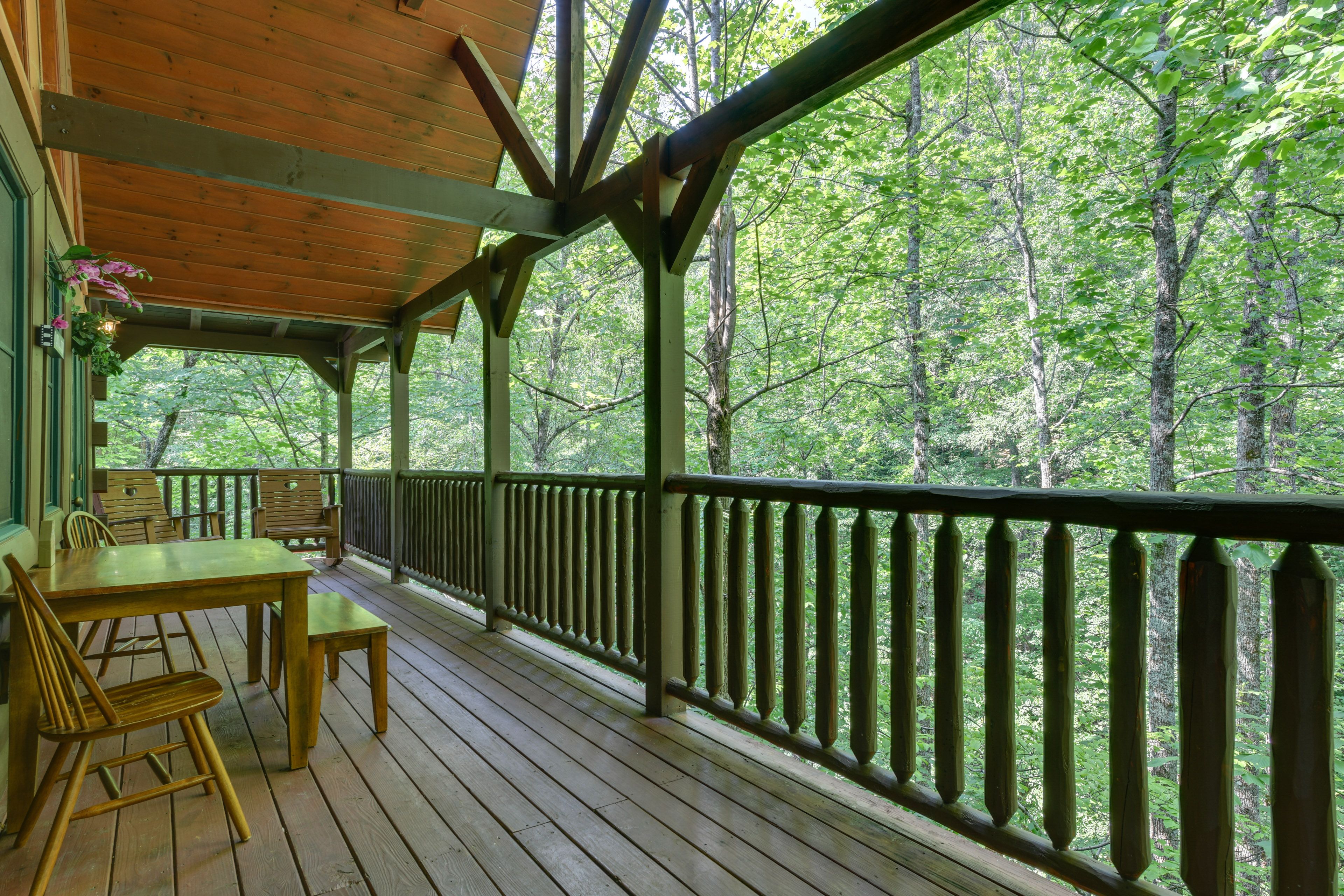 Gatlinburg Vacation Rental | 3BR | 3BA | Exterior Staircase to Enter