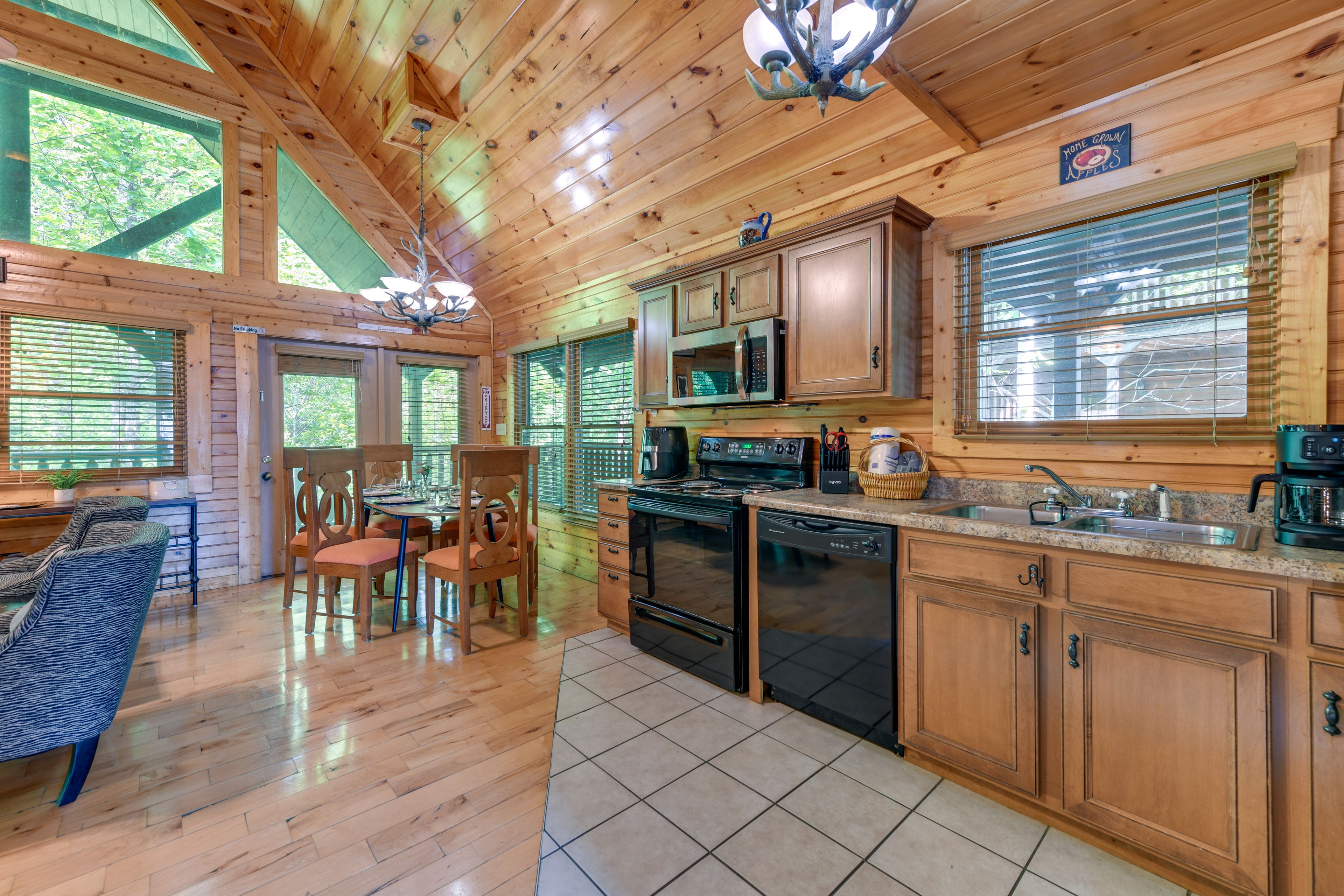 Kitchen | Main Level | Drip & Pod Coffee Maker