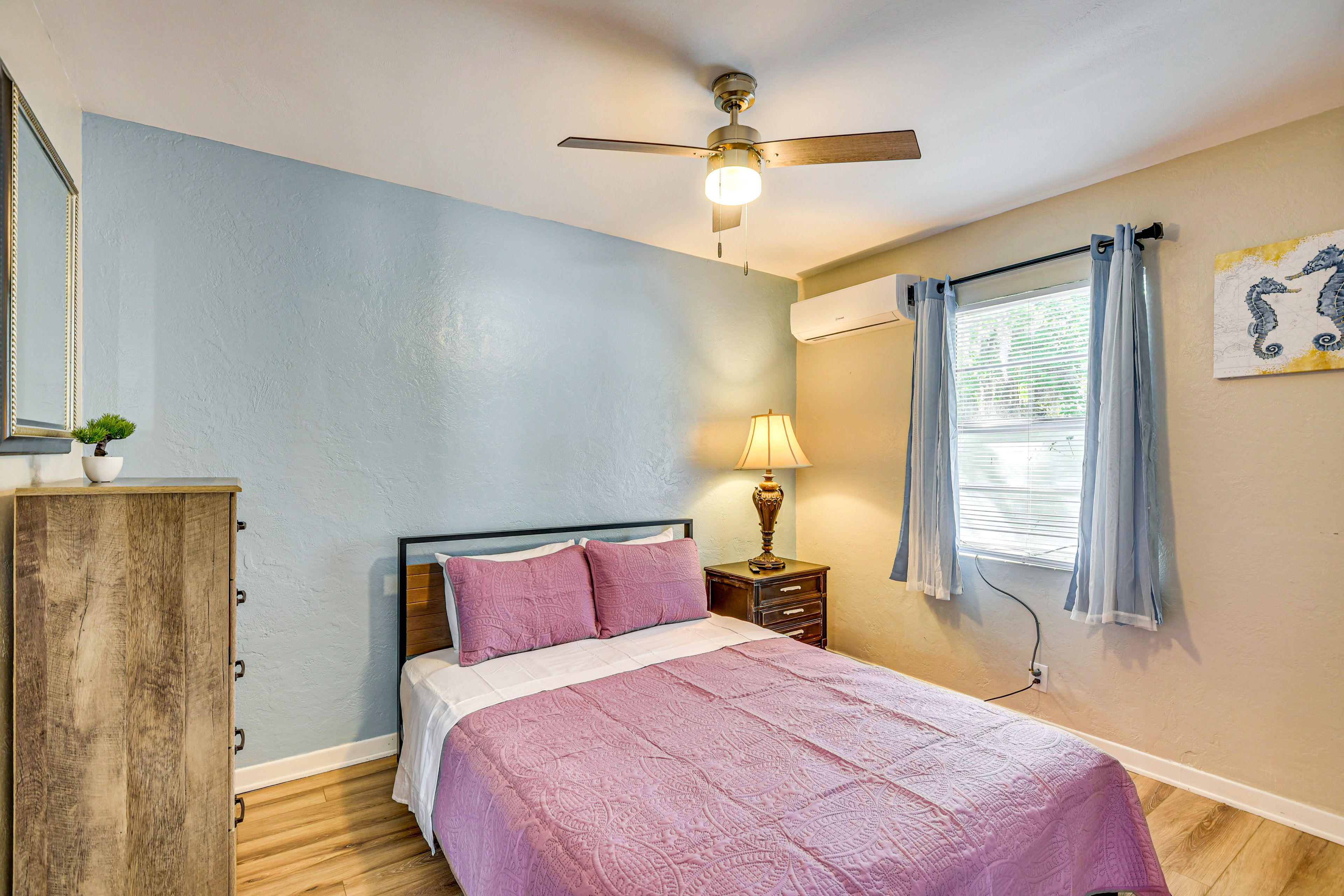 Bedroom 2 | Full Bed | Smart TV