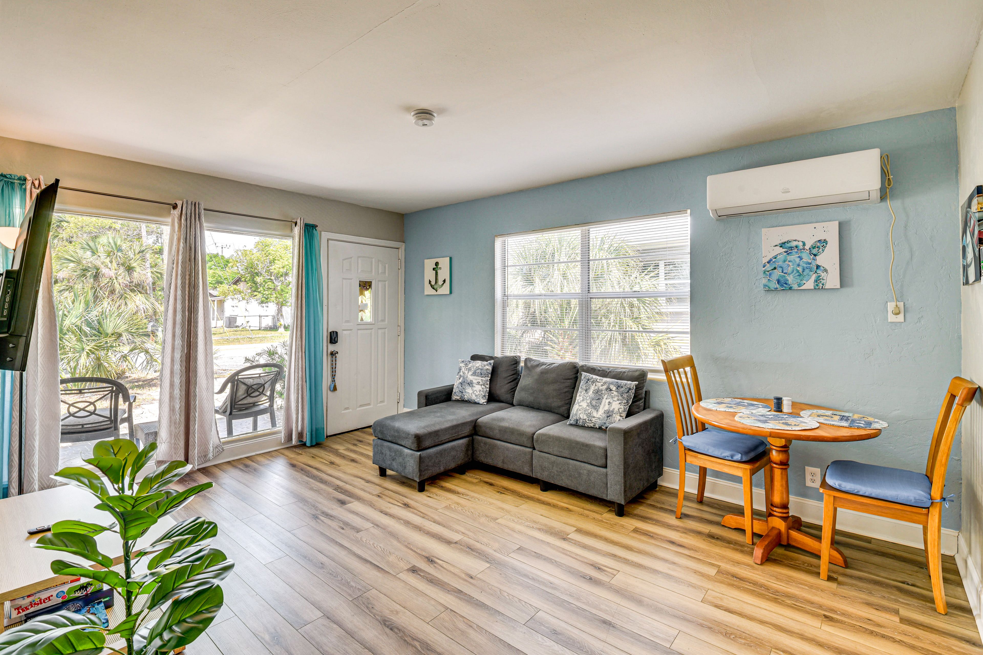 Holly Hill Vacation Rental | 2BR | 1BA | 692 Sq Ft | 3 Steps to Enter
