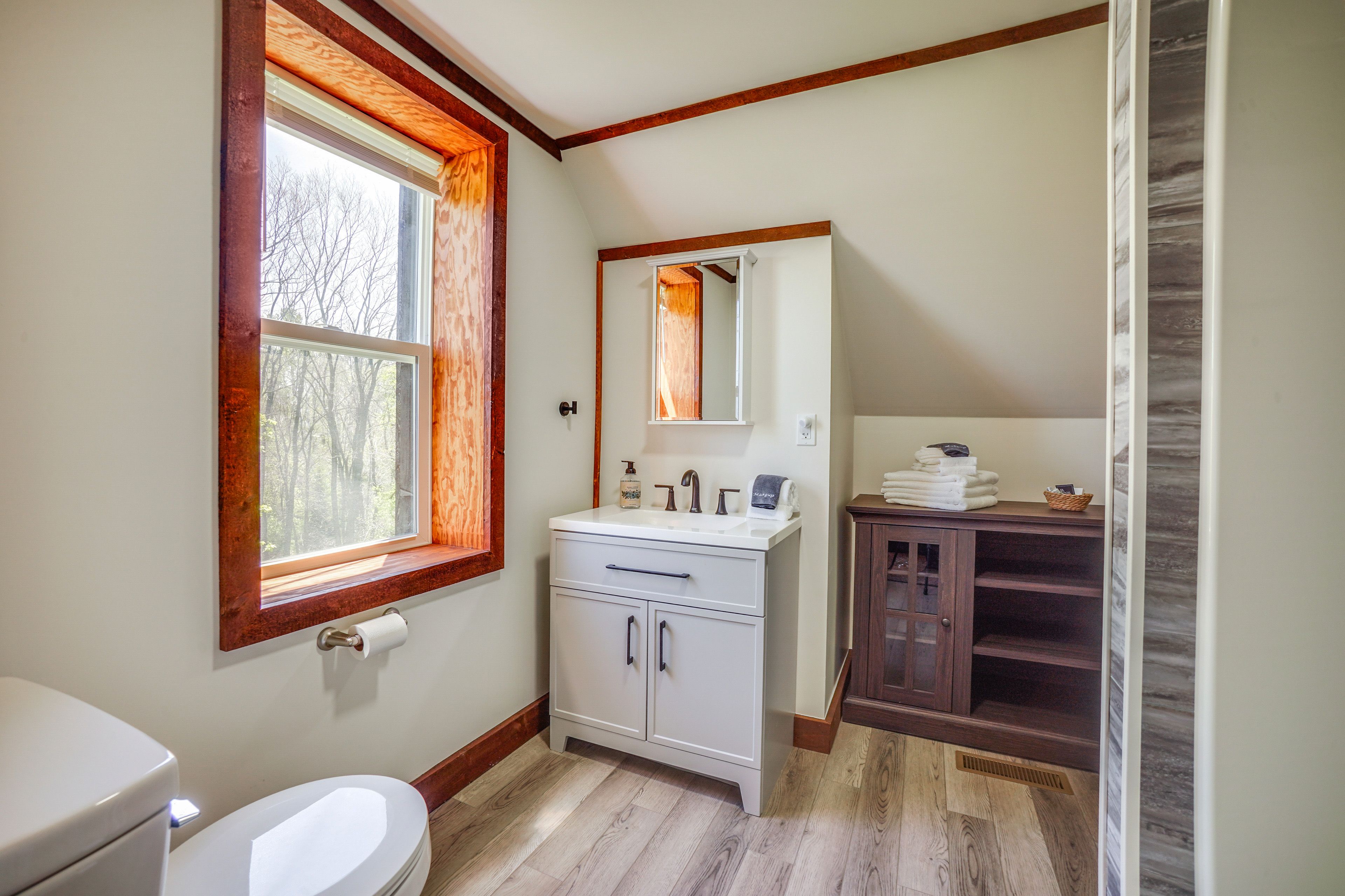 Full Bath | Towels | Hair Dryer | 2nd Floor