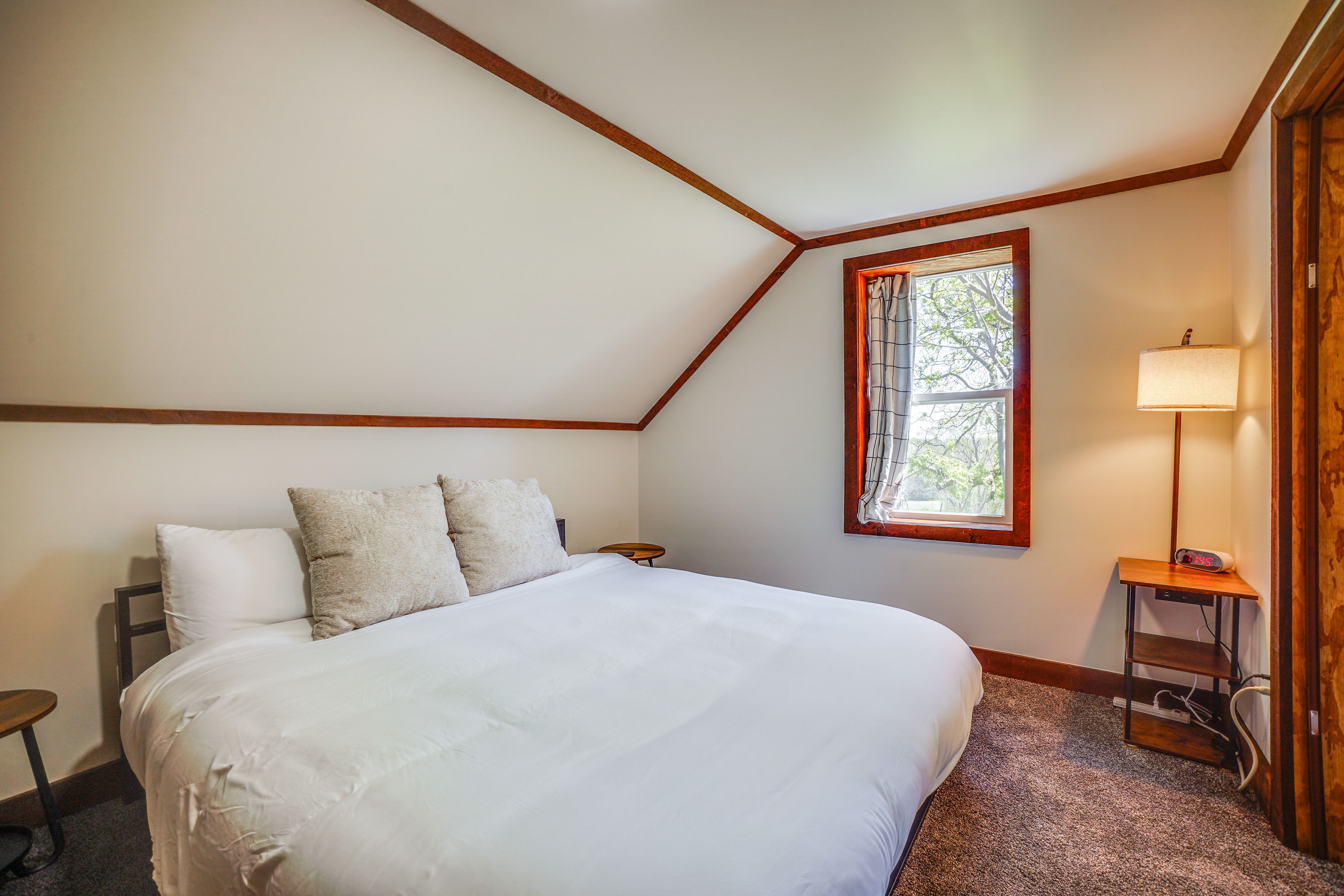 Bedroom 1 | King Bed | Linens | 2nd Floor