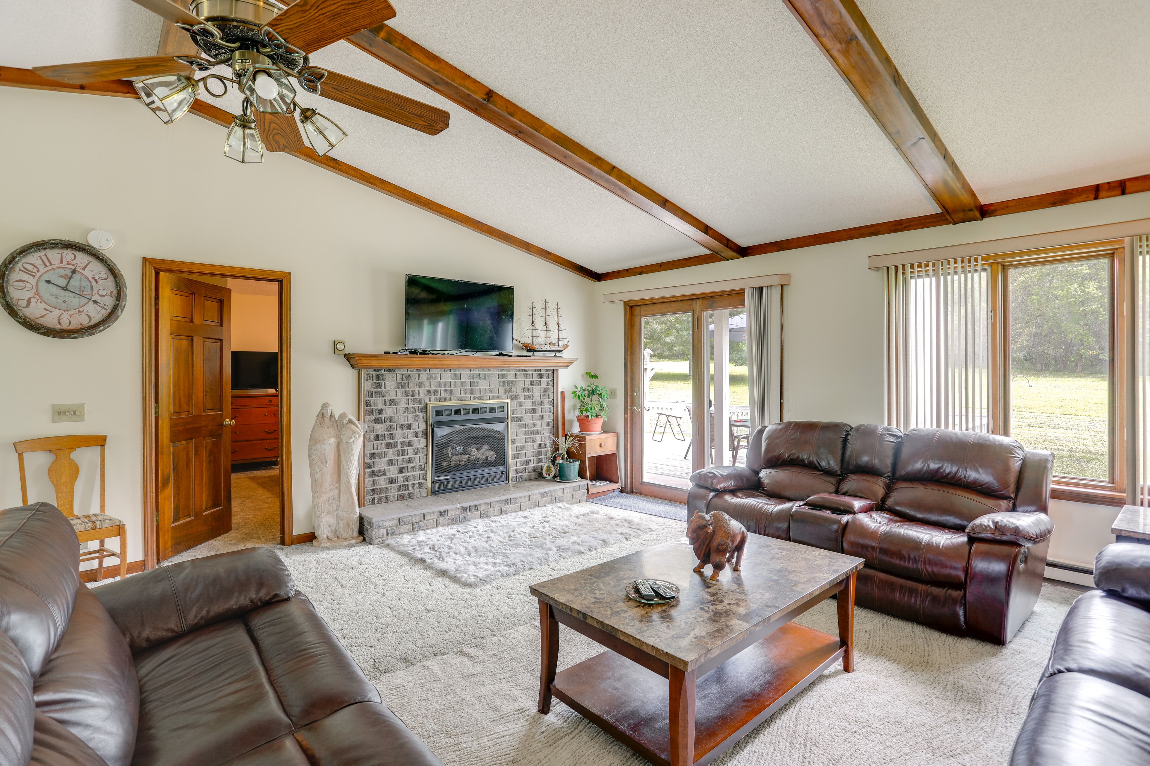 Living Room | Free WiFi | Smart TV | Central A/C | Twin Sleeper Sofa