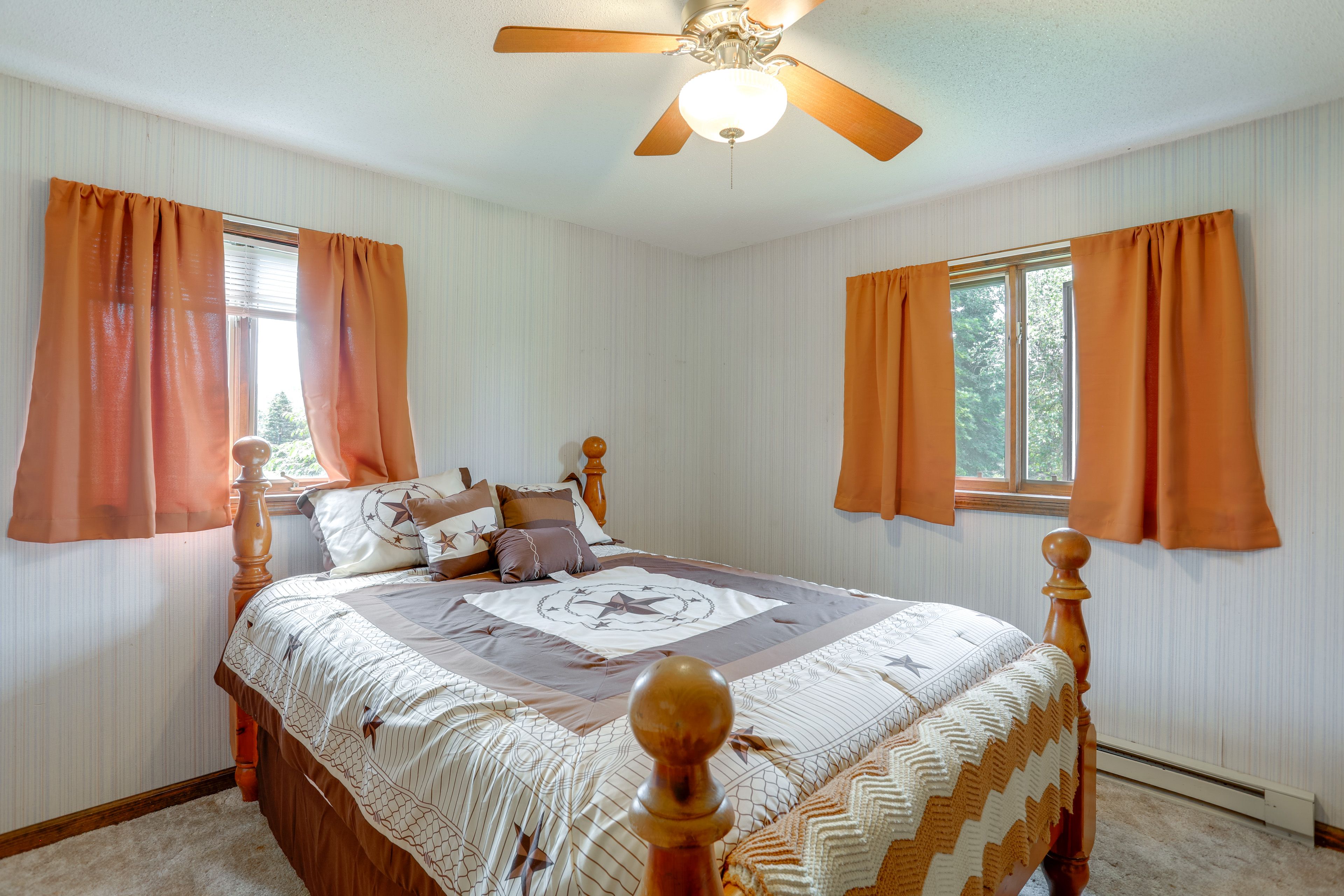 Bedroom 1 | Queen Bed