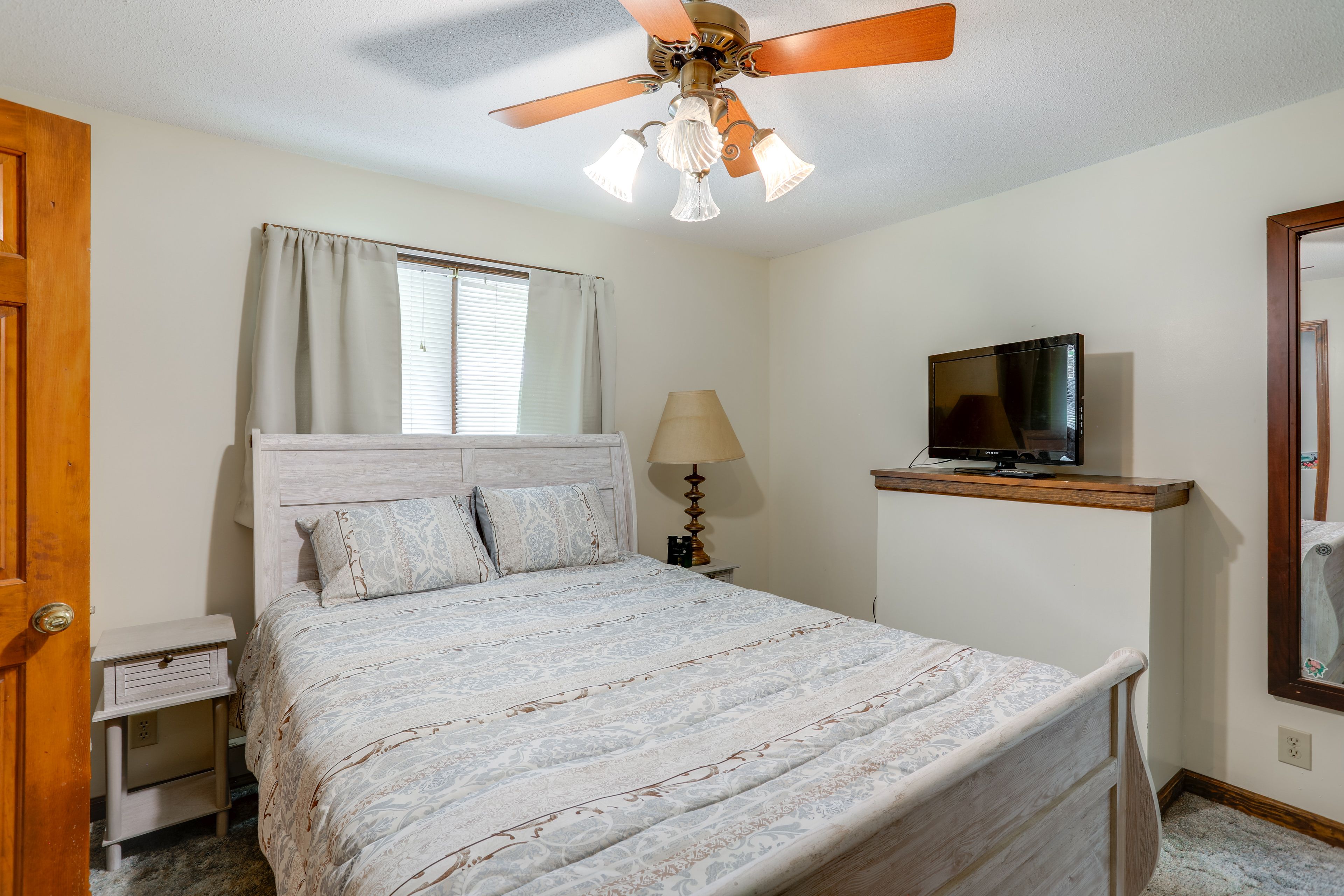 Bedroom 2 | Queen Bed