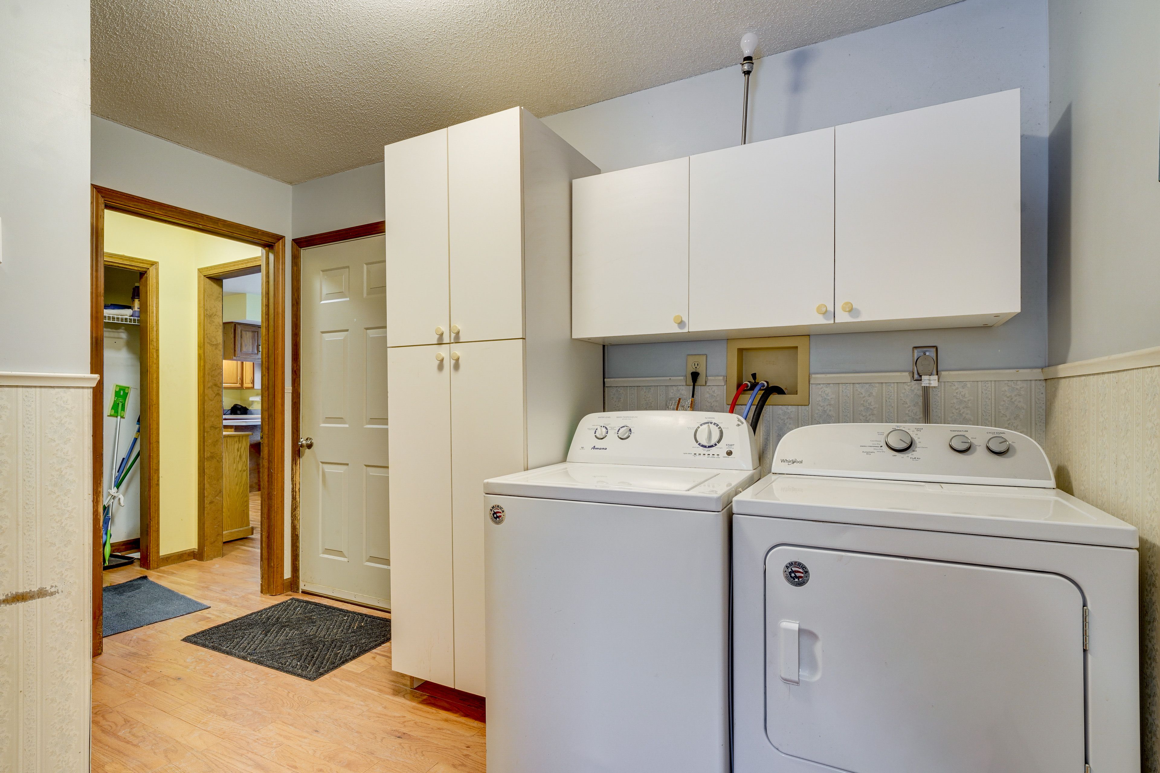 Laundry Room | Washer & Dryer