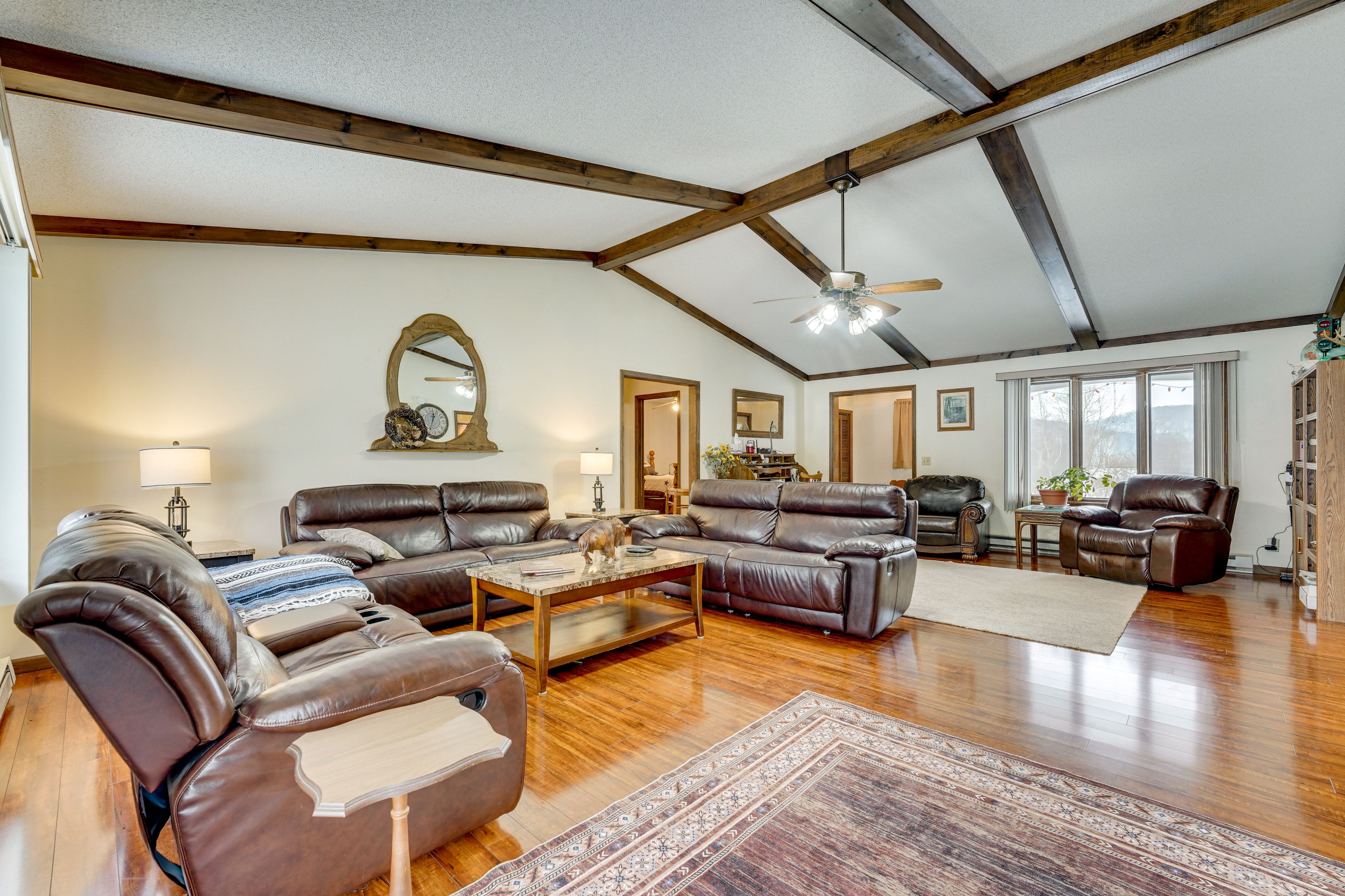 Living Room | Free WiFi | Smart TV | Central A/C | Fireplace