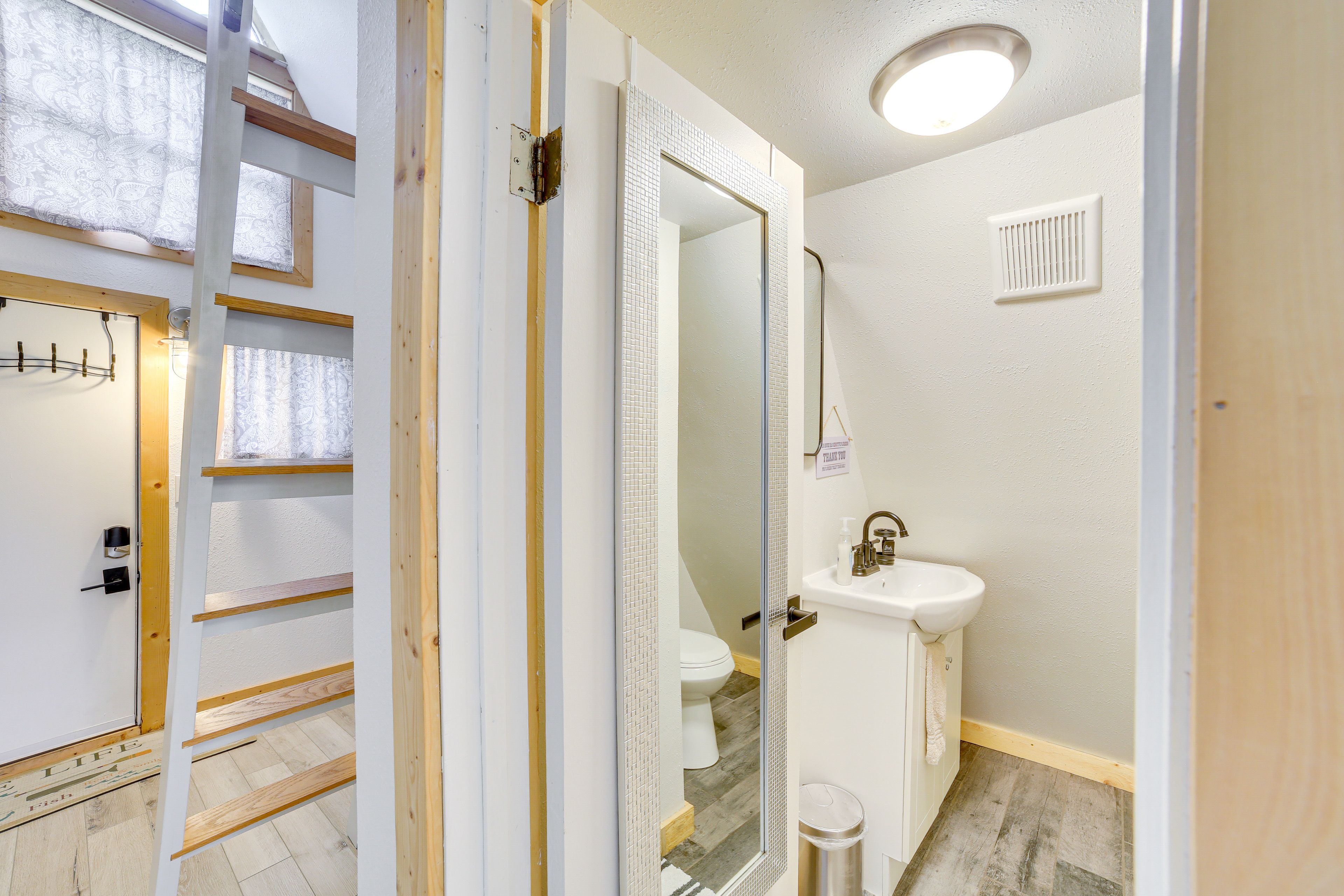 Bathroom | 1st Floor | Towels & Complimentary Toiletries Provided