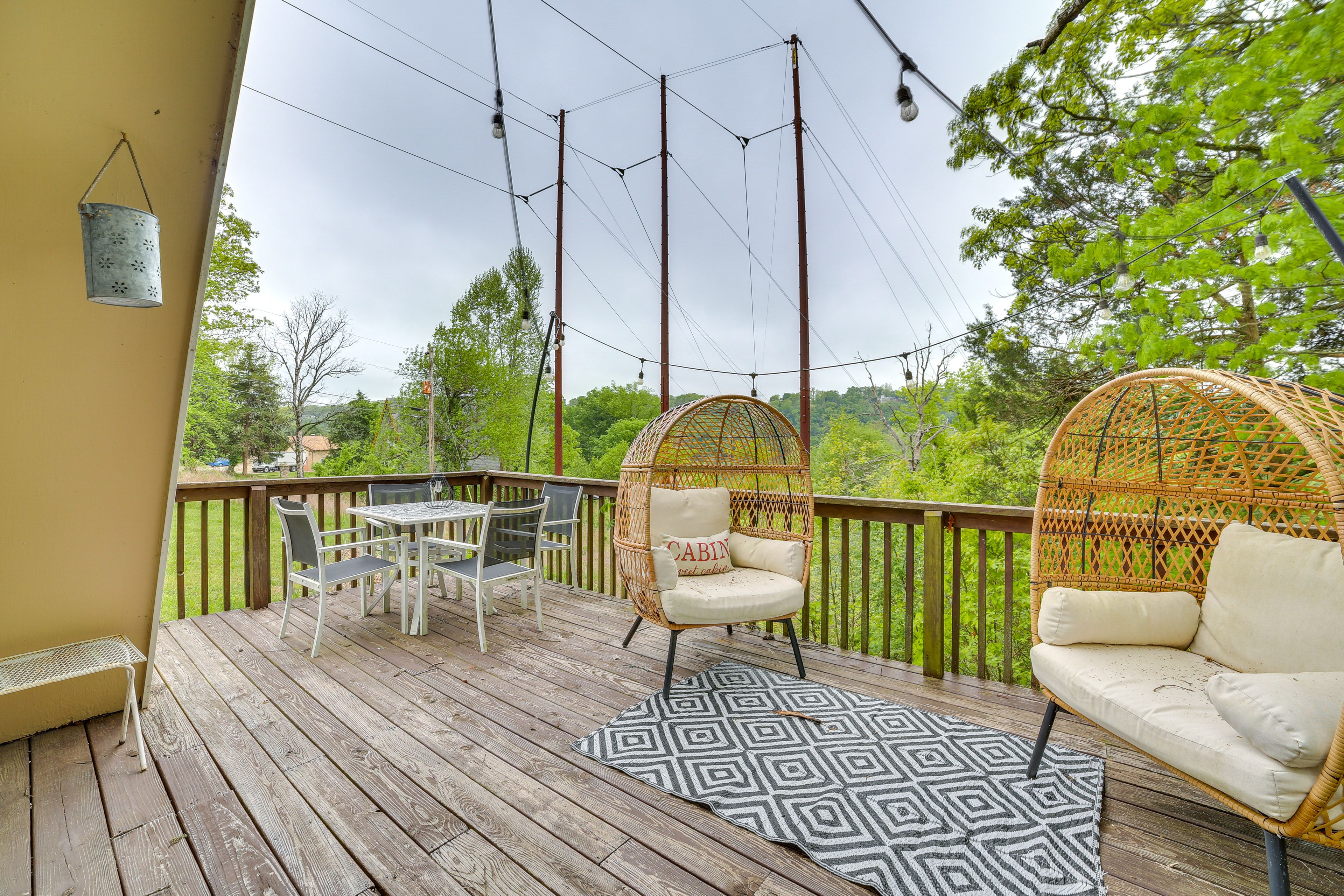 Deck | Outdoor Dining