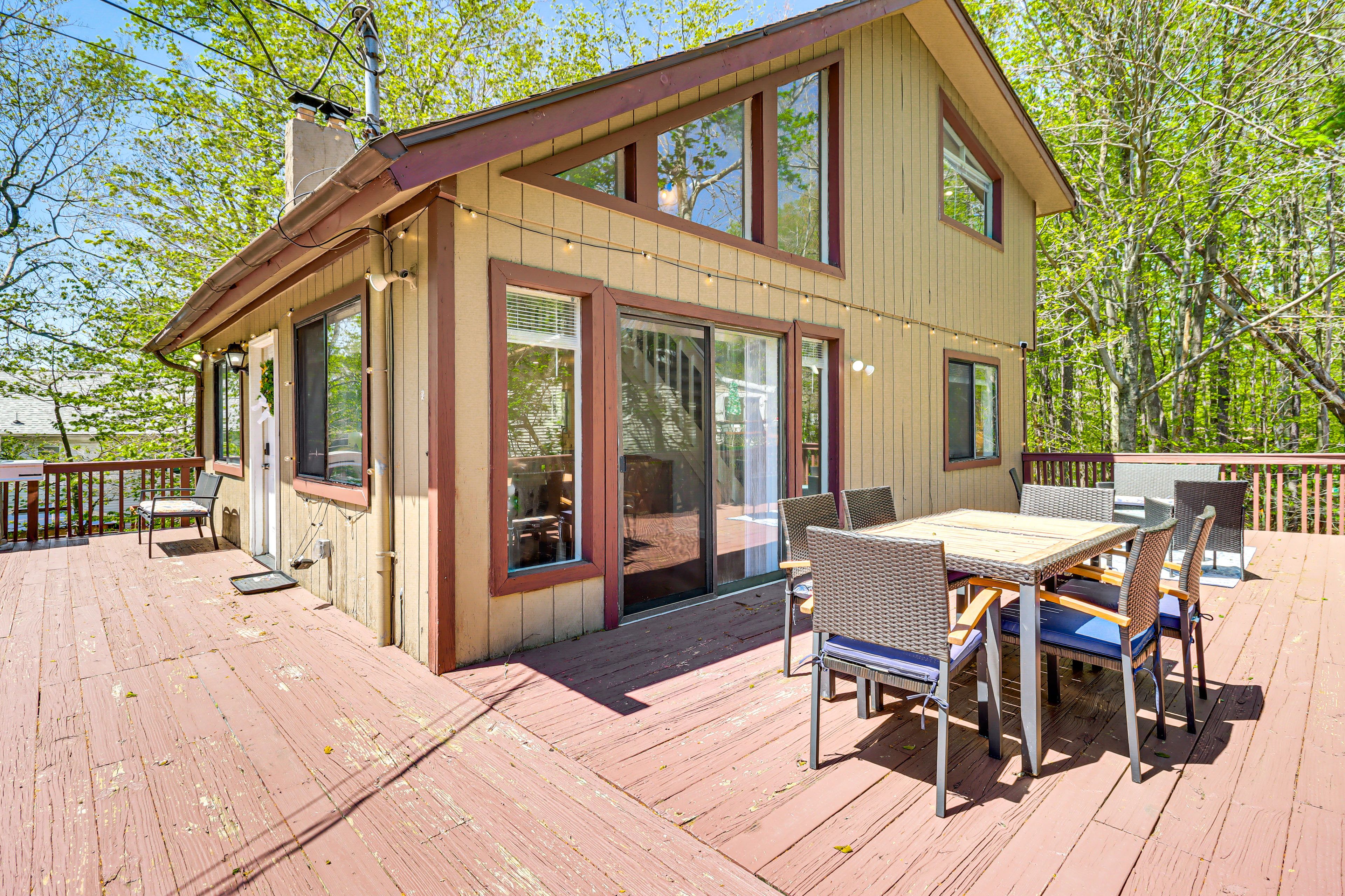 Wraparound Deck | Gas Grill